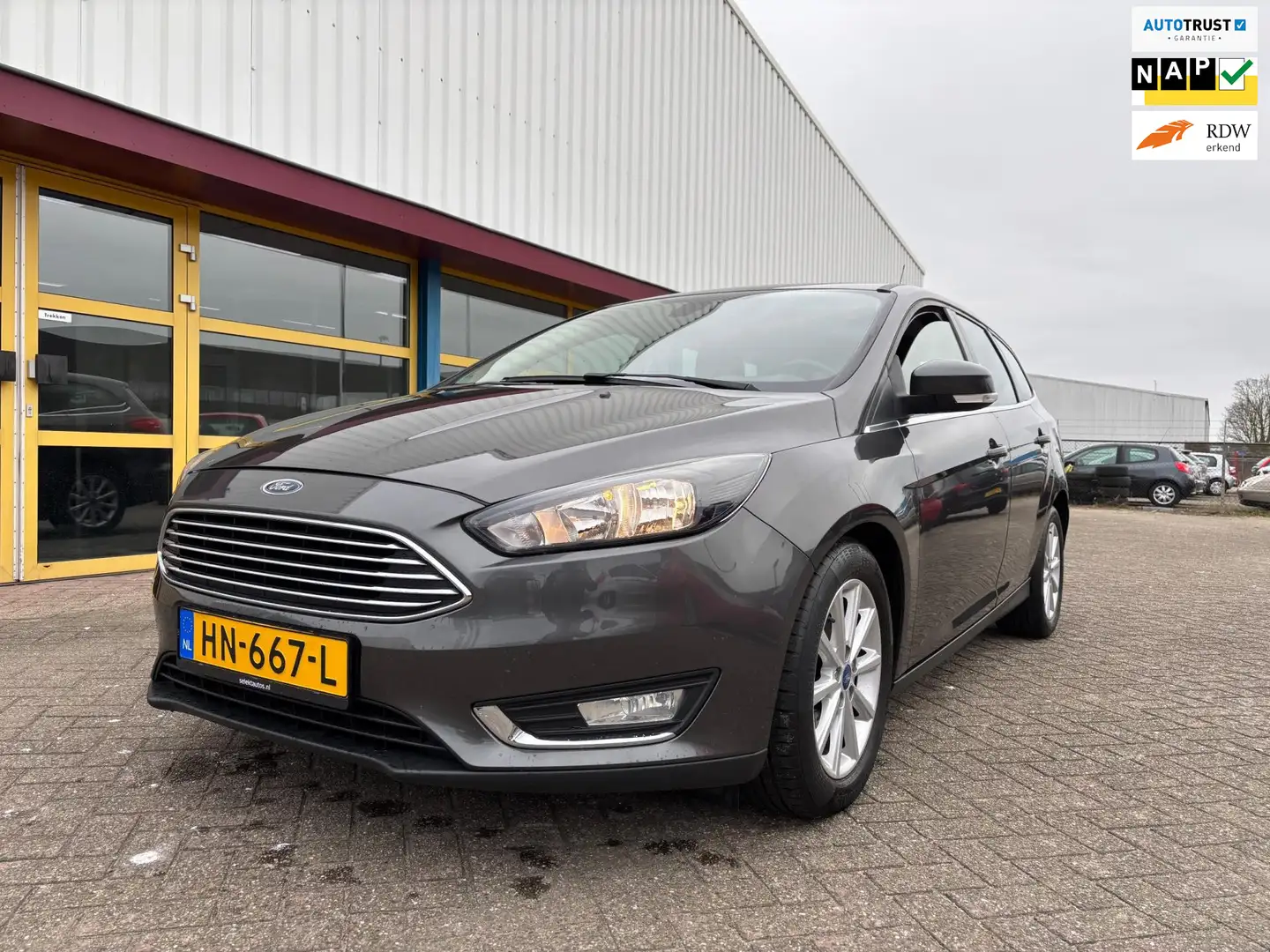 Ford Focus Wagon 1.0 Titanium Edition APK T/M 18-1-2026 Grijs - 1
