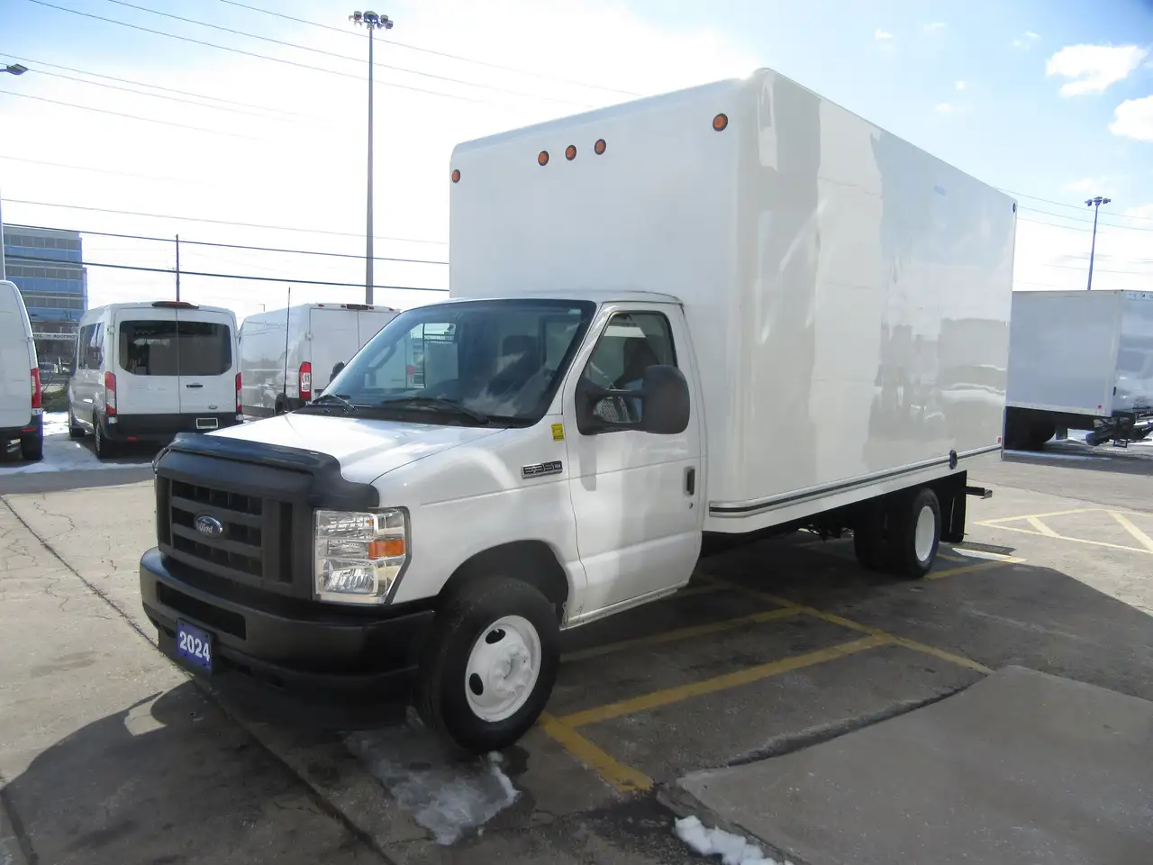 Ford E-350 Super Duty снимка Ford E-350 Super Duty