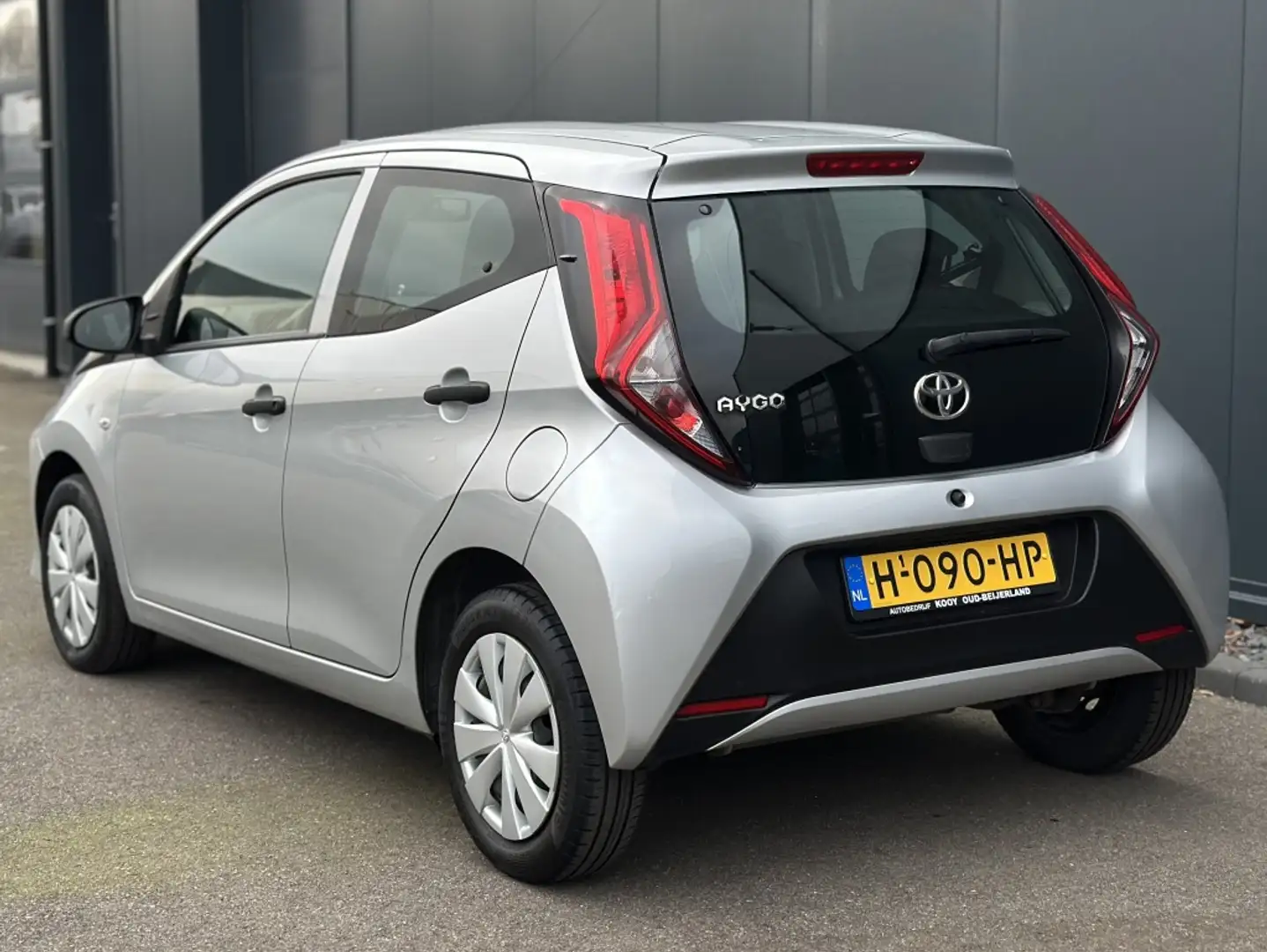 Toyota Aygo 1.0 VVT-i x-fun Gris - 2