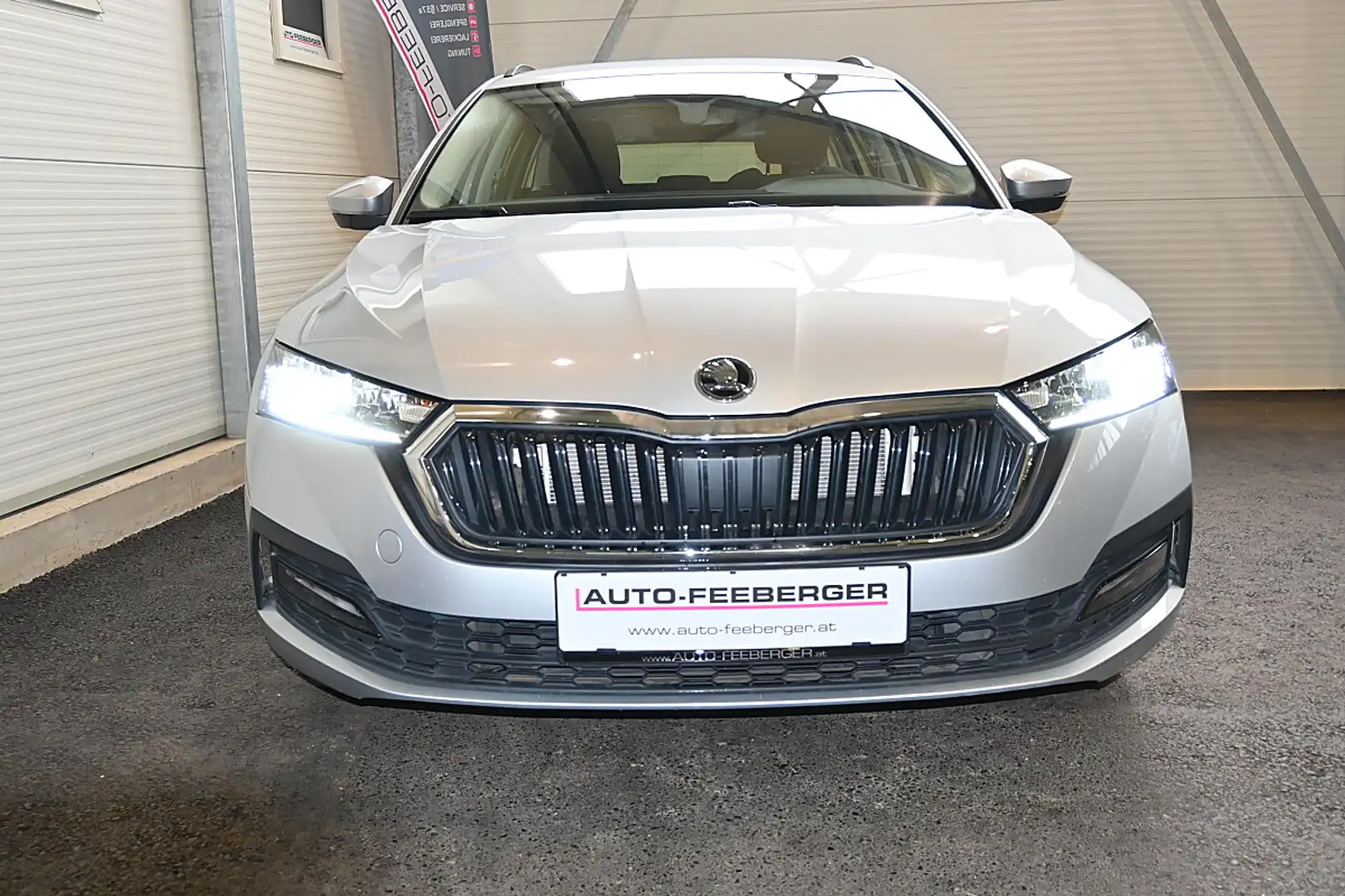 Skoda Octavia Combi 2,0 TDI 4x4 Ambition DSG  LED,APP Connect... Silber - 2