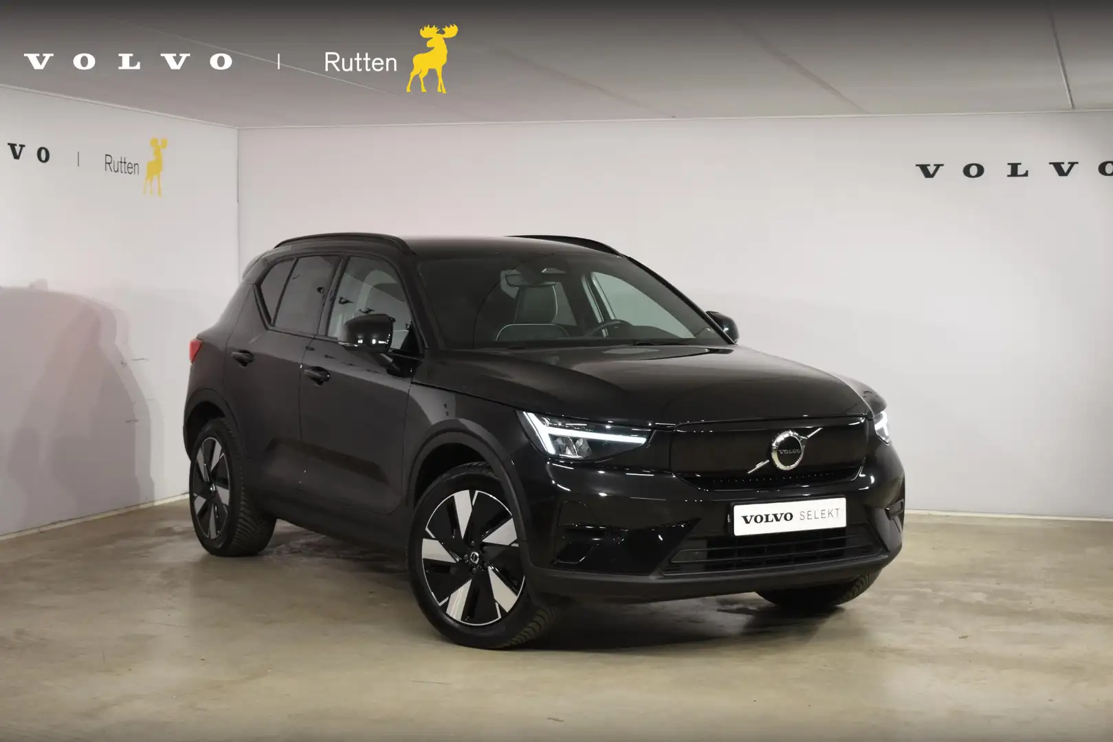 Volvo XC40 252PK Single Motor Extended Range Plus / Navigatie Zwart - 1