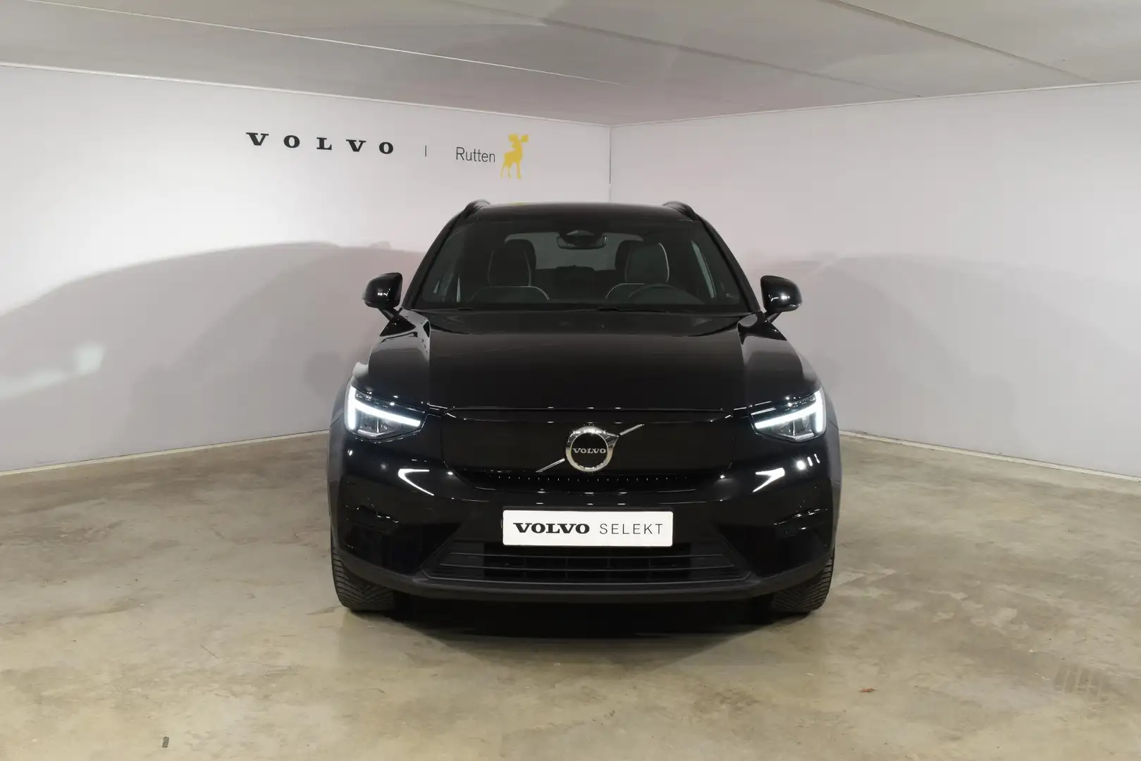Volvo XC40 252PK Single Motor Extended Range Plus / Navigatie Zwart - 2