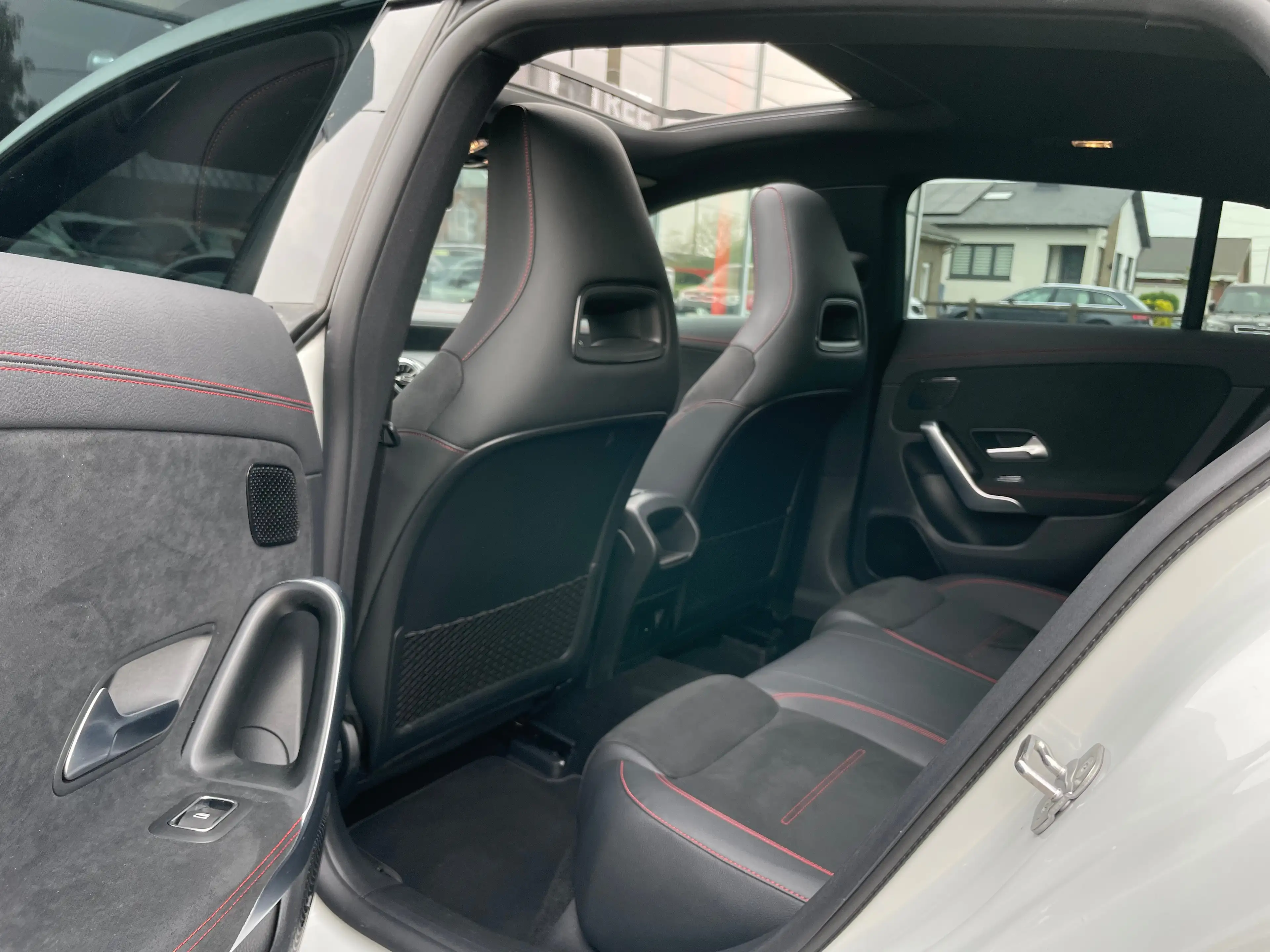 Mercedes-Benz CLA 220 d 4-Matic AMG PANO CAM360 HEADUP AMBIANCE JA19 — photo 11