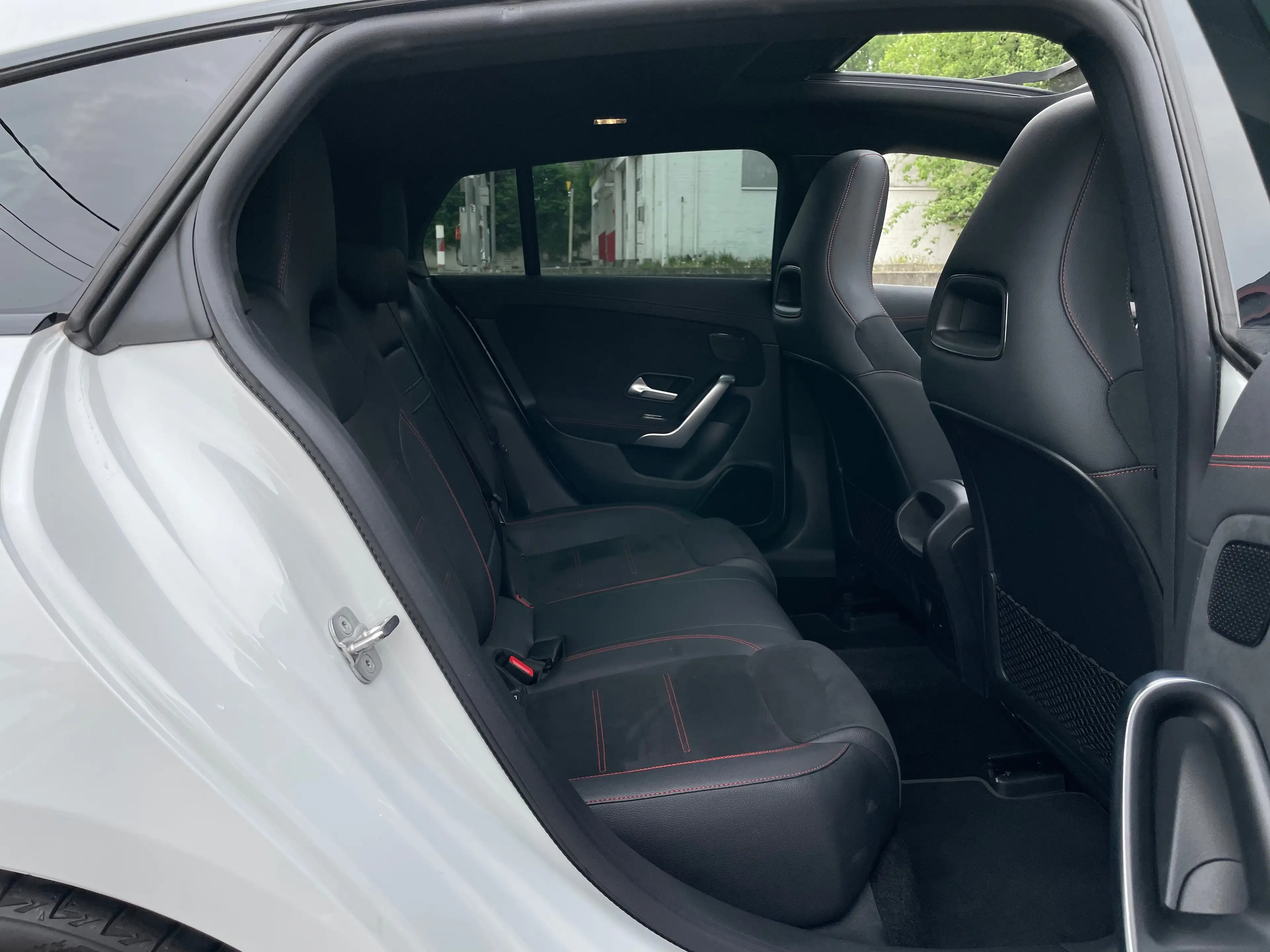 Mercedes-Benz CLA 220 d 4-Matic AMG PANO CAM360 HEADUP AMBIANCE JA19 — photo 12