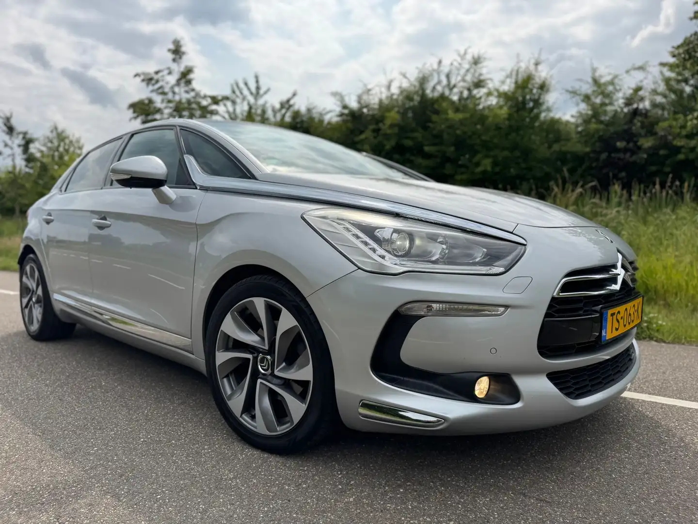 Citroen DS5 1.6 THP Chic Gris - 1
