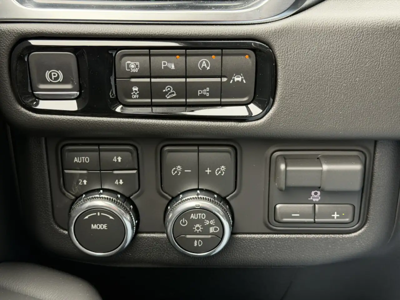 GMC Yukon снимка GMC Yukon