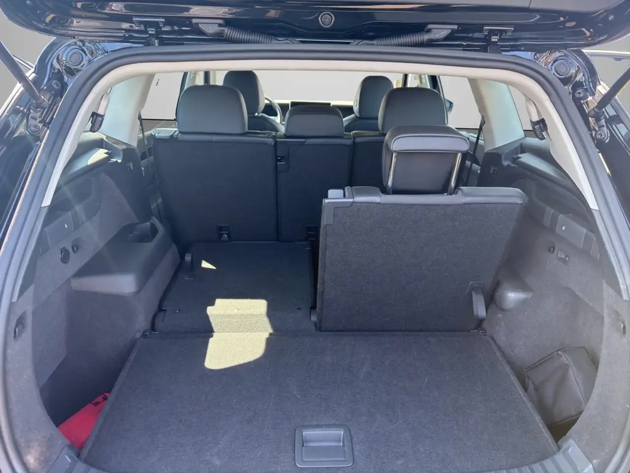 Volkswagen Tayron 1.5 eTSI Life *AHK*MATRIX*ACC*7-SITZER*360°* 19