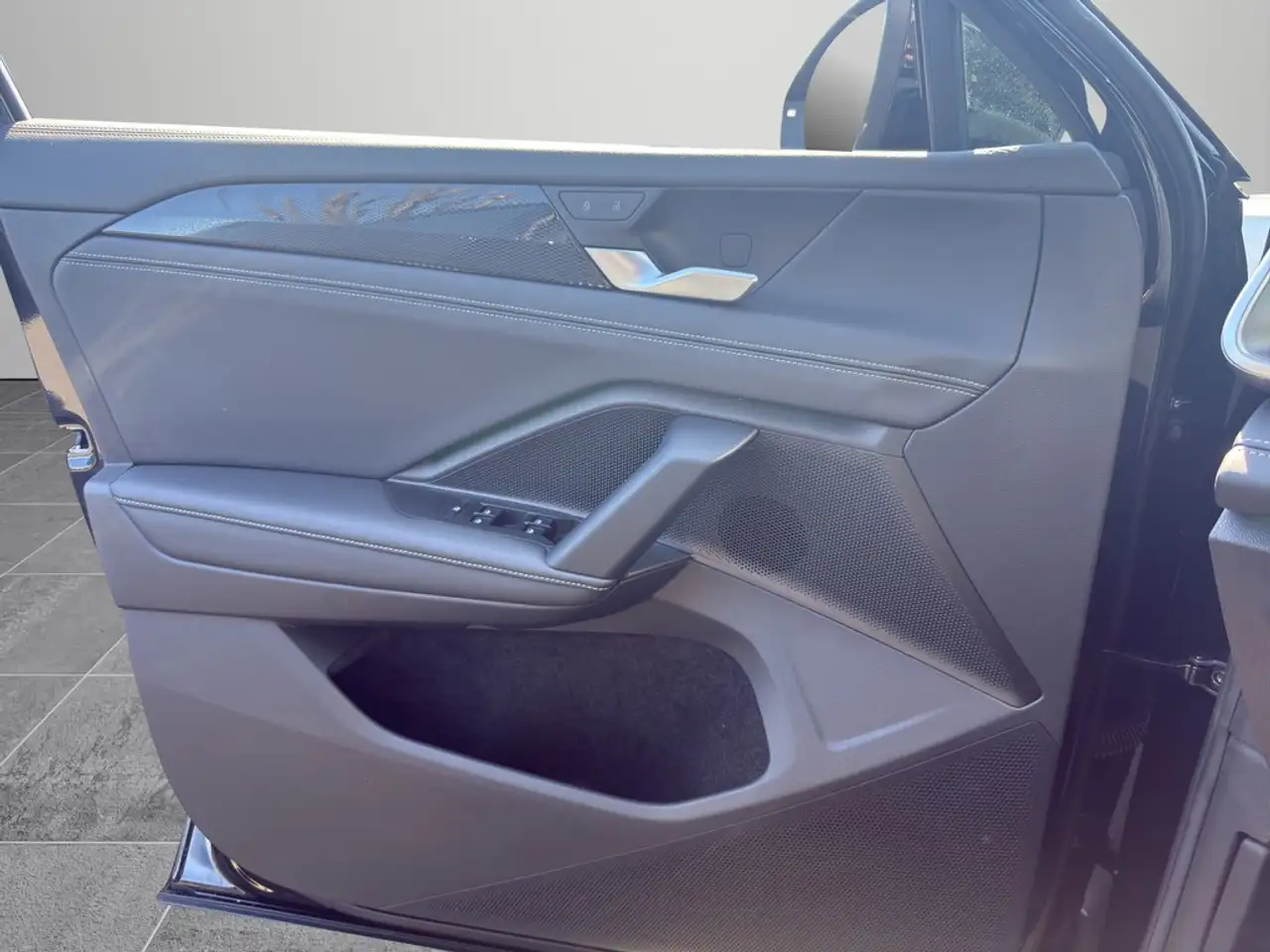 Volkswagen Tayron 1.5 eTSI Life *AHK*MATRIX*ACC*7-SITZER*360°* 18