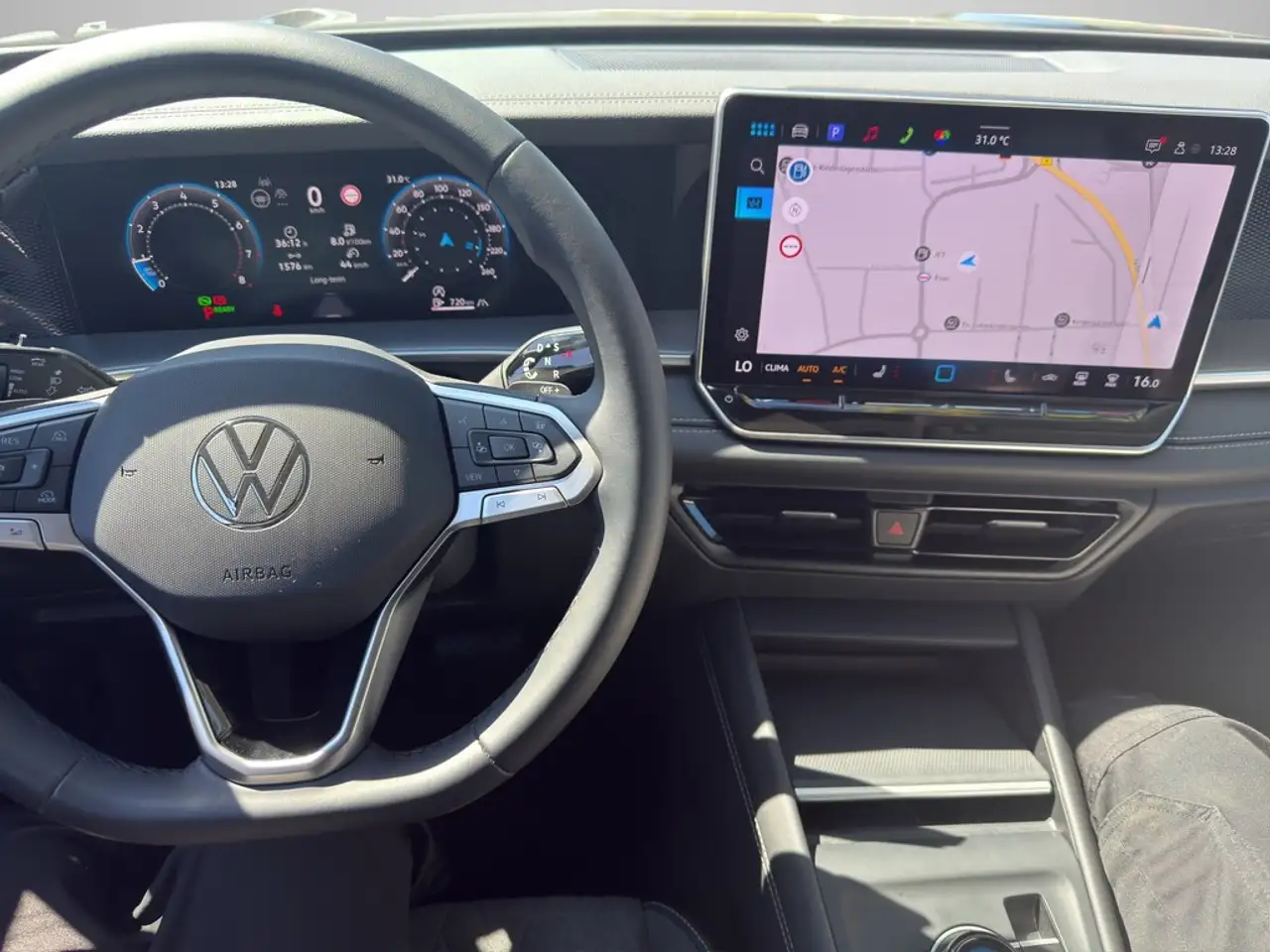 Volkswagen Tayron 1.5 eTSI Life *AHK*MATRIX*ACC*7-SITZER*360°* 17