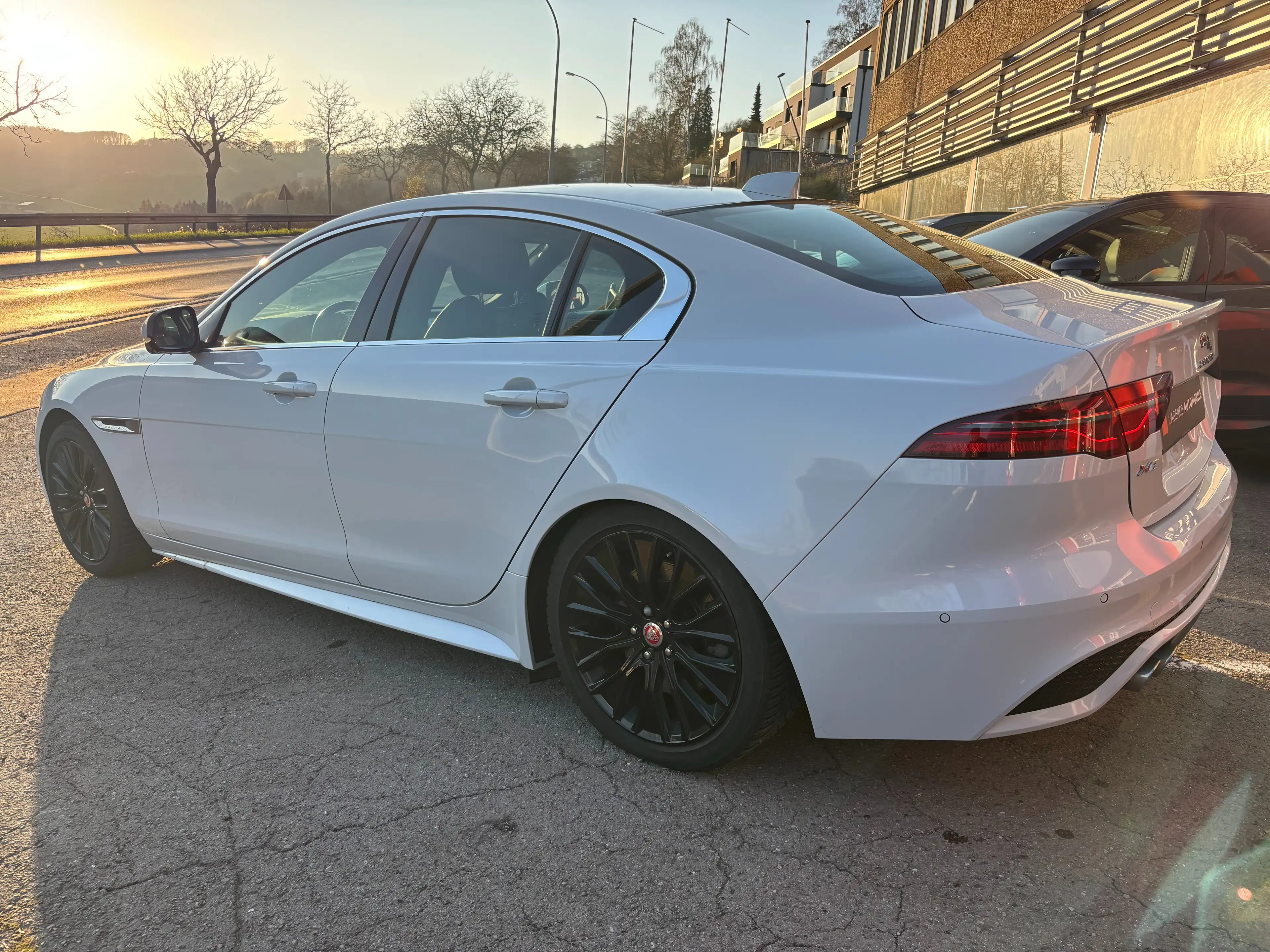 Jaguar XE D200 AWD Aut R-Dynamic SE-JUSQU'A 48 MOIS GARANTIE — photo 7