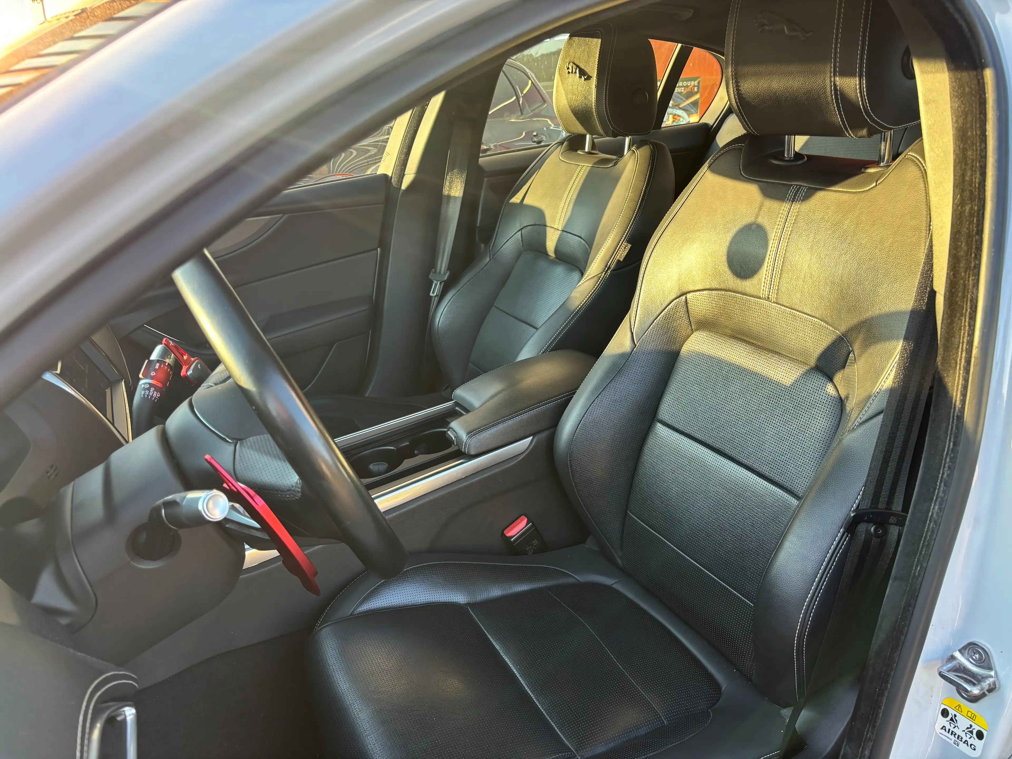 Jaguar XE D200 AWD Aut R-Dynamic SE-JUSQU'A 48 MOIS GARANTIE — photo 10