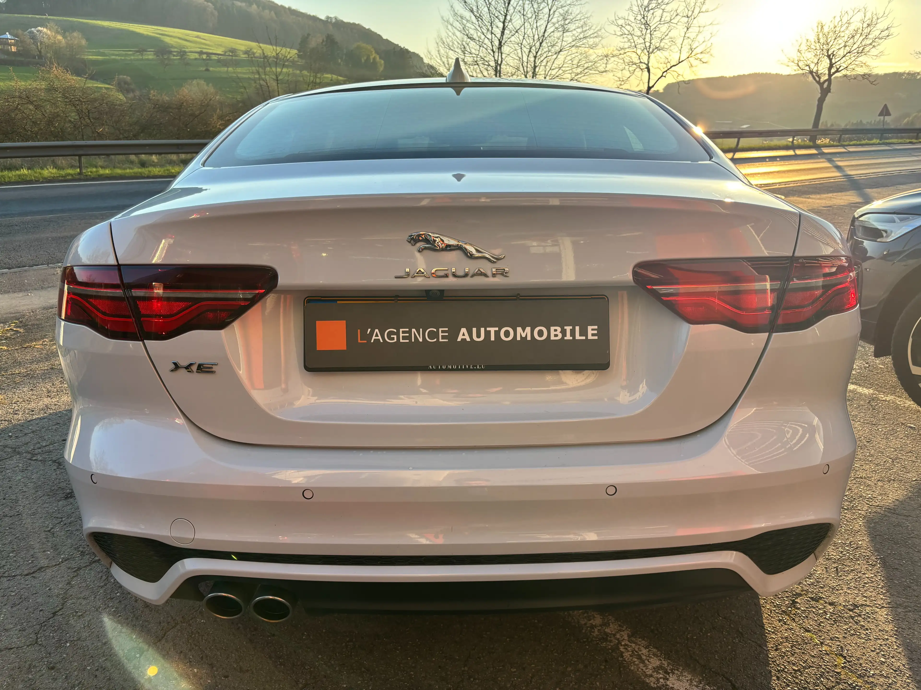 Jaguar XE D200 AWD Aut R-Dynamic SE-JUSQU'A 48 MOIS GARANTIE — photo 6