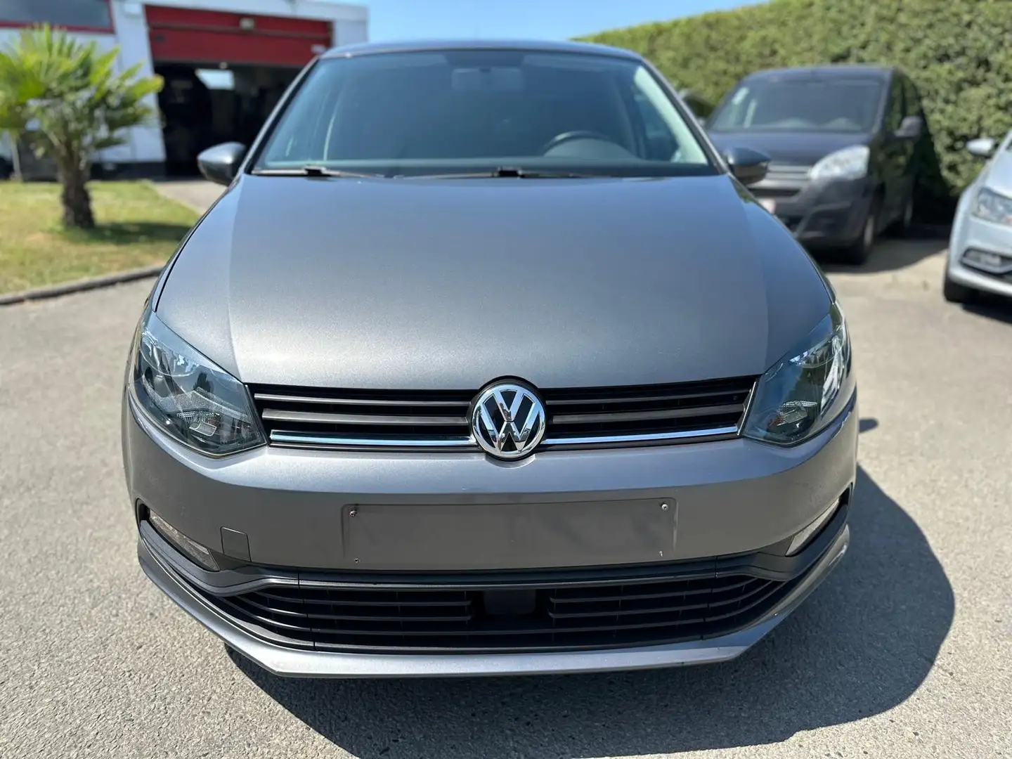 Volkswagen Polo 1.0i Trendline Gris - 2