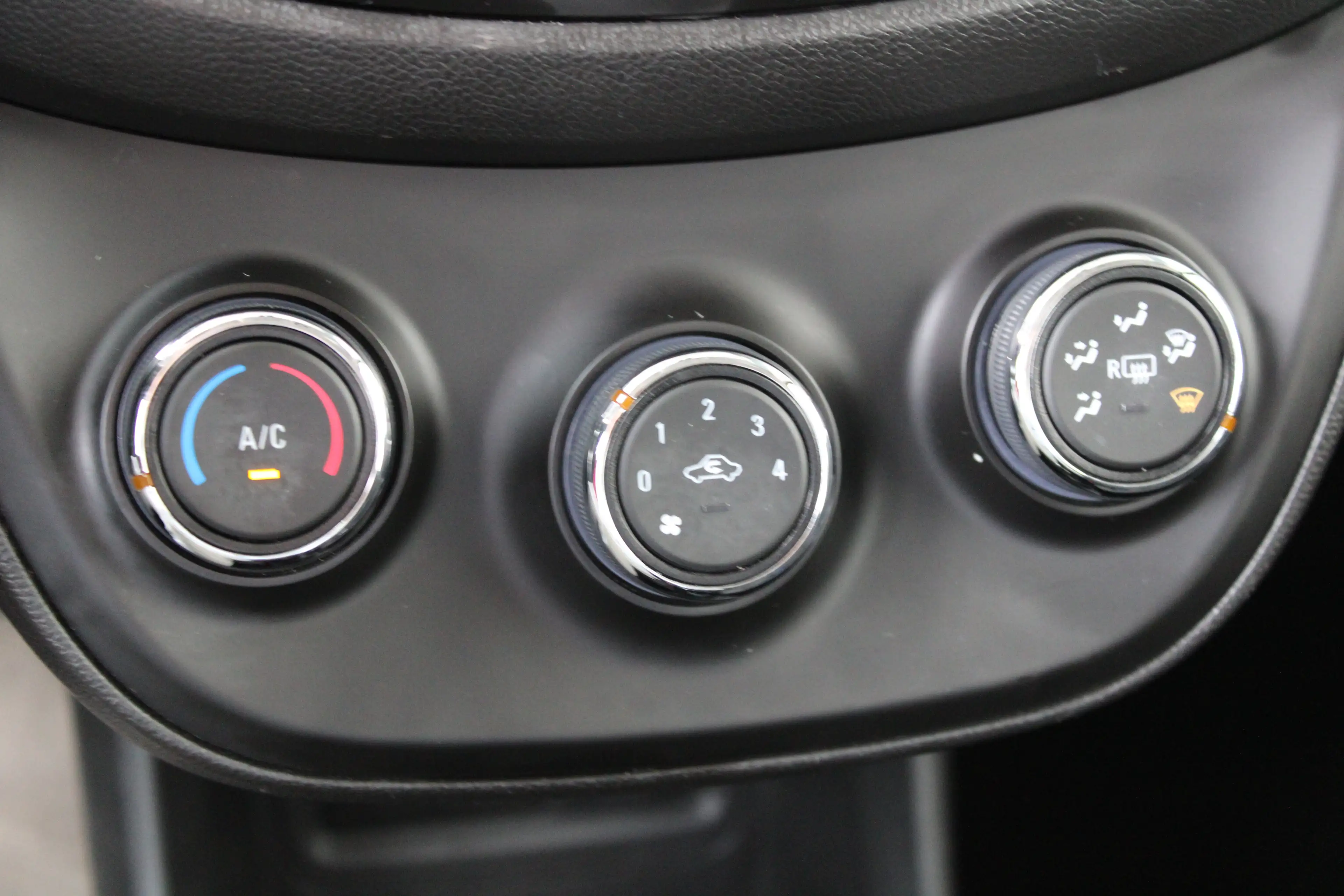 Opel Karl 1.0 ecoFLEX 120 Jaar Edition | Bluetooth | Cruise — photo 34