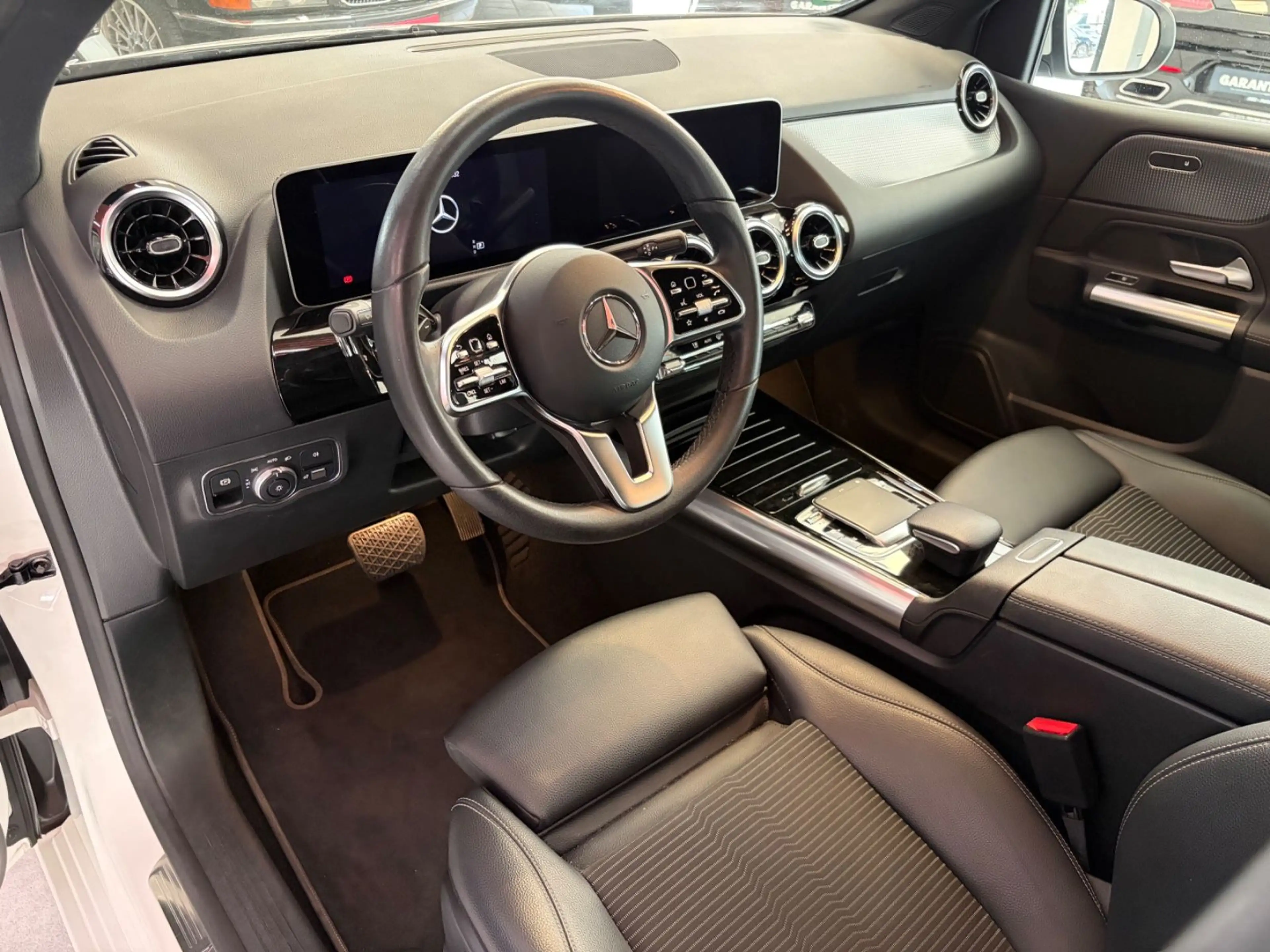 Mercedes-Benz B 220 4Matic — photo 10