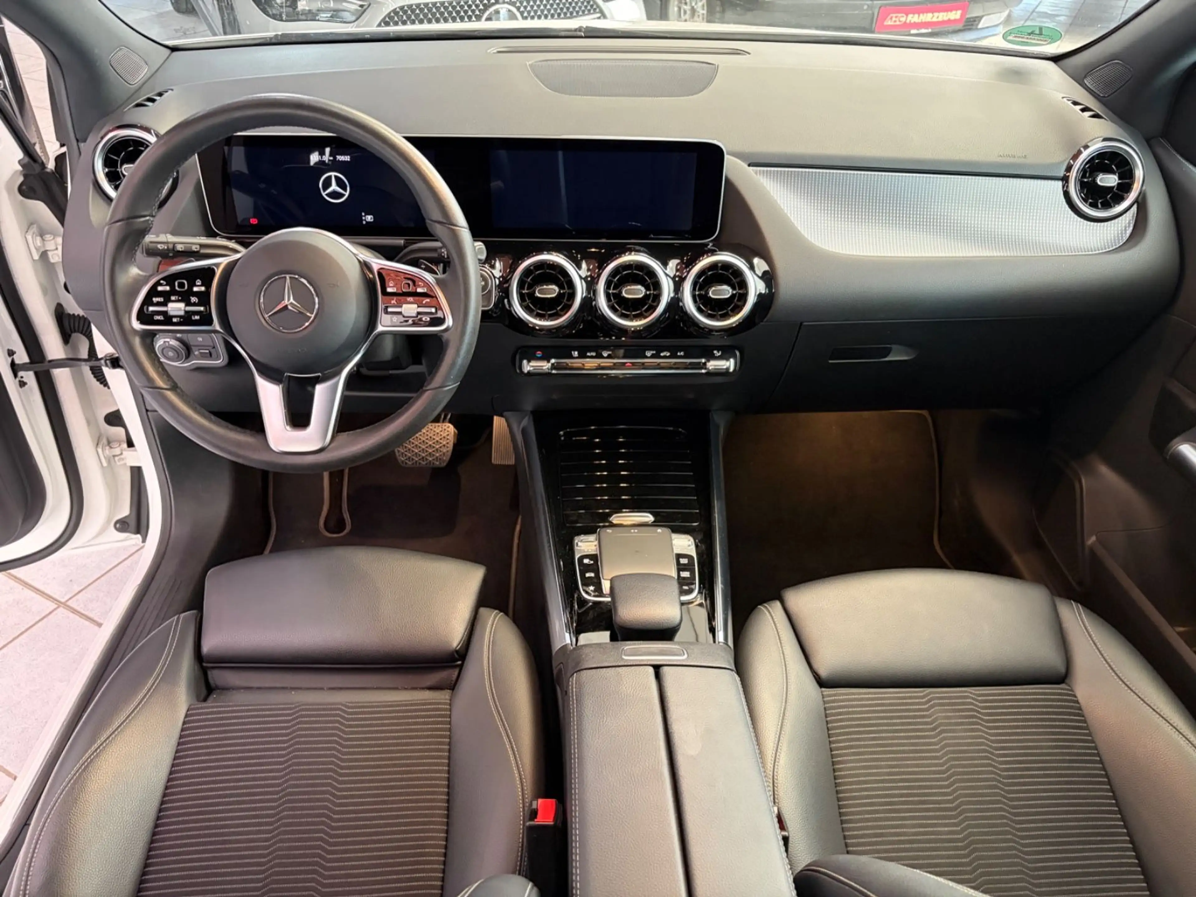 Mercedes-Benz B 220 4Matic — photo 13