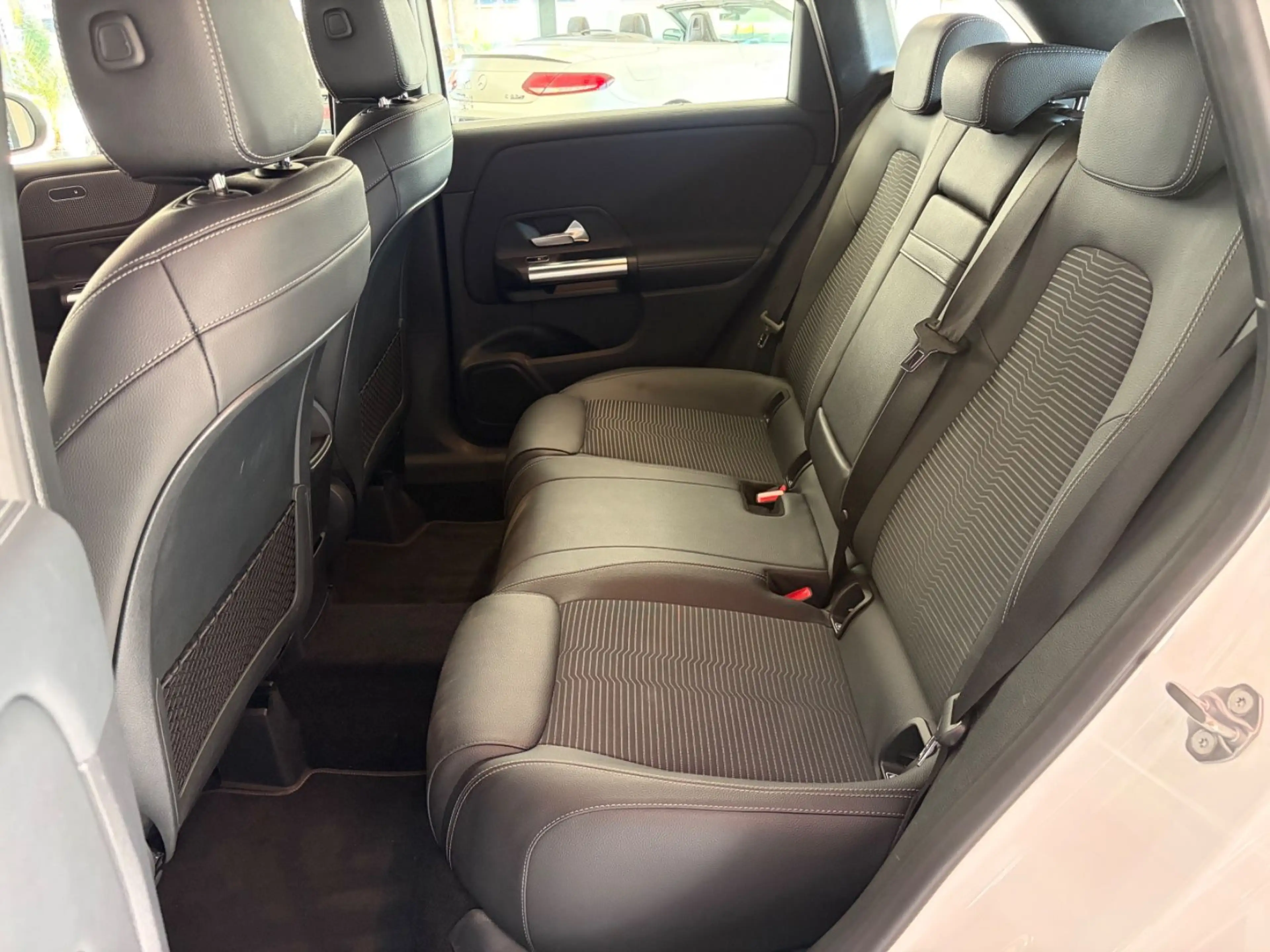 Mercedes-Benz B 220 4Matic — photo 12