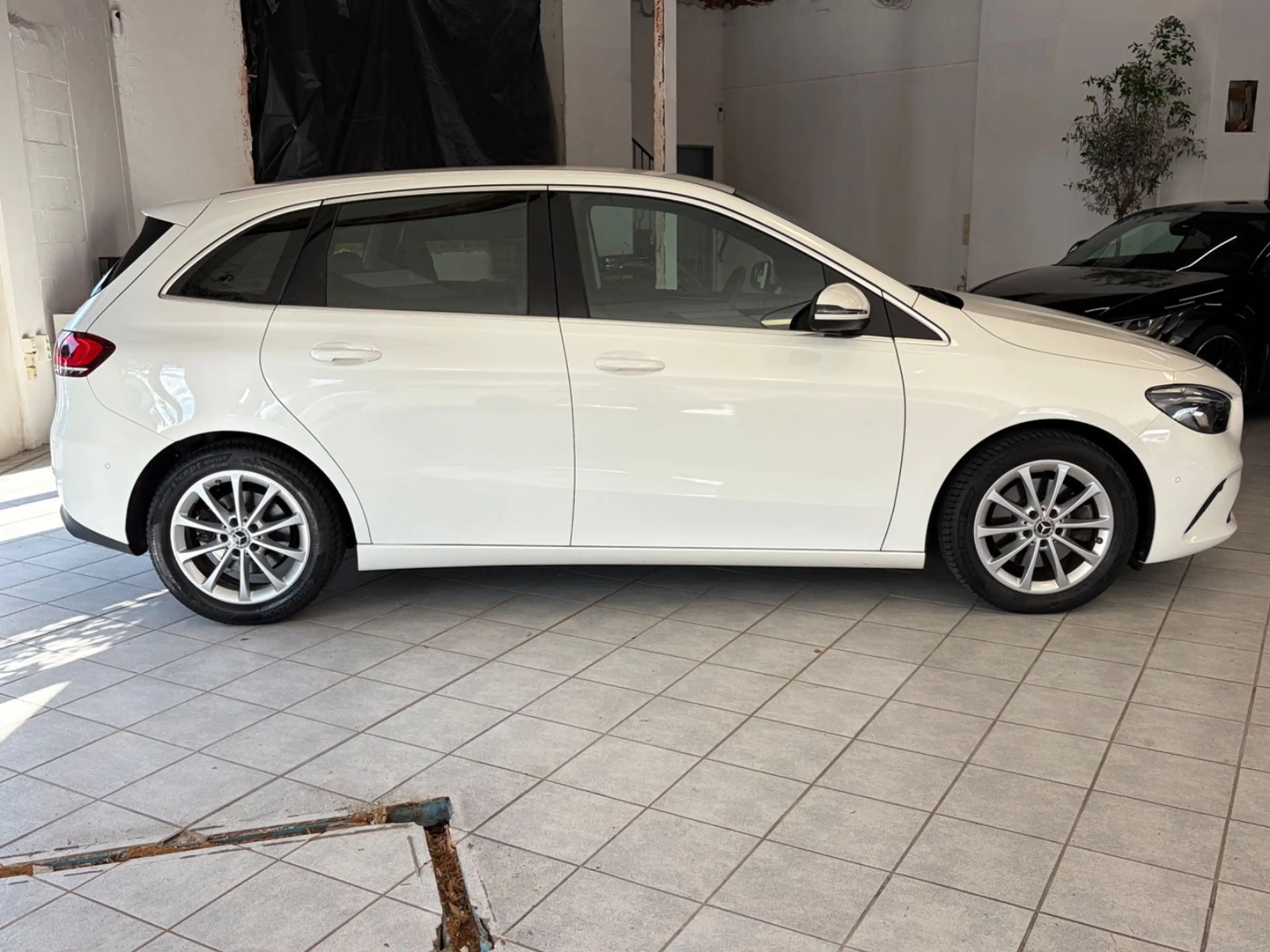 Mercedes-Benz B 220 4Matic — photo 5