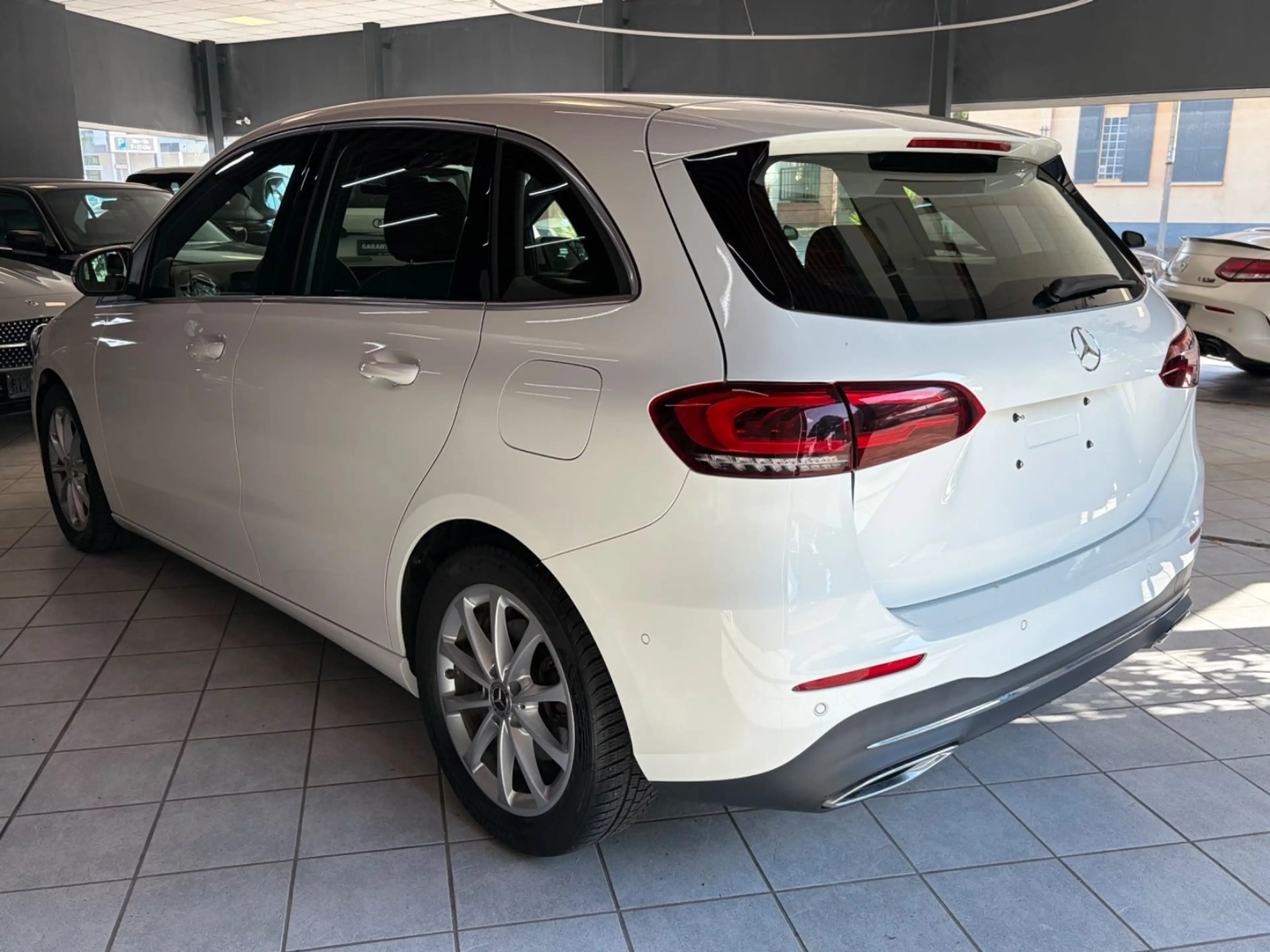 Mercedes-Benz B 220 4Matic — photo 8