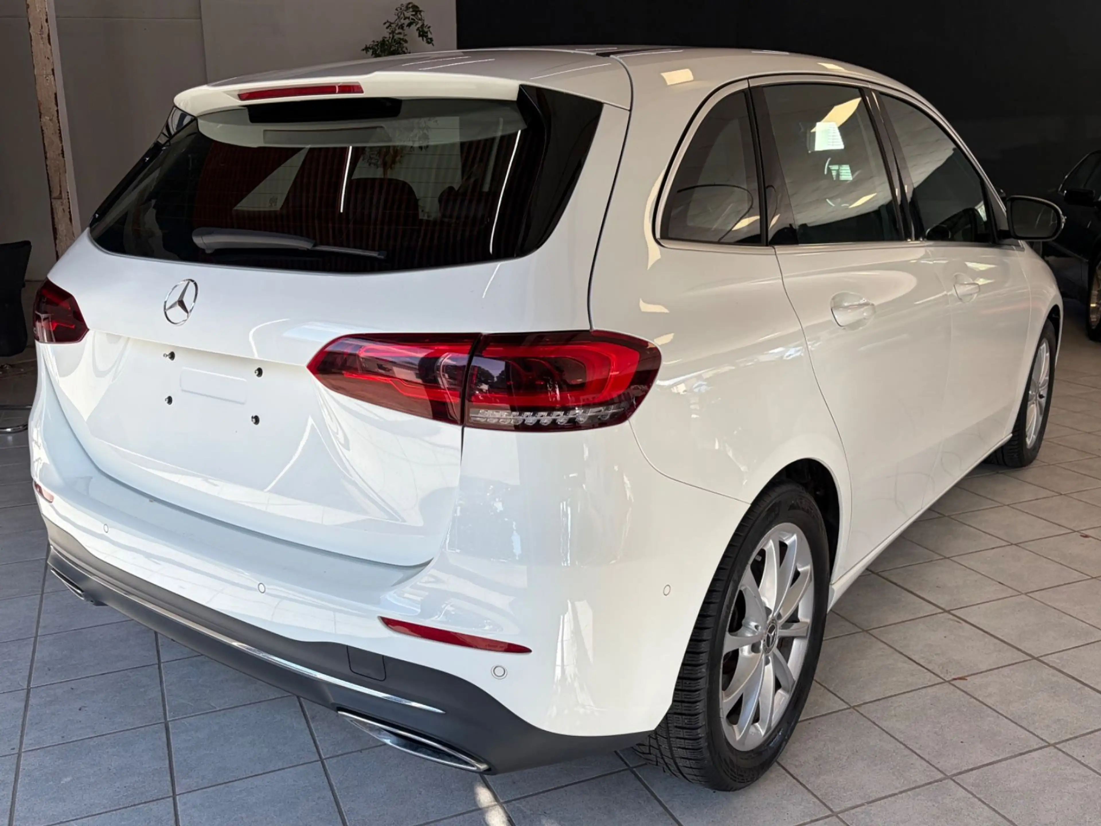 Mercedes-Benz B 220 4Matic — photo 6