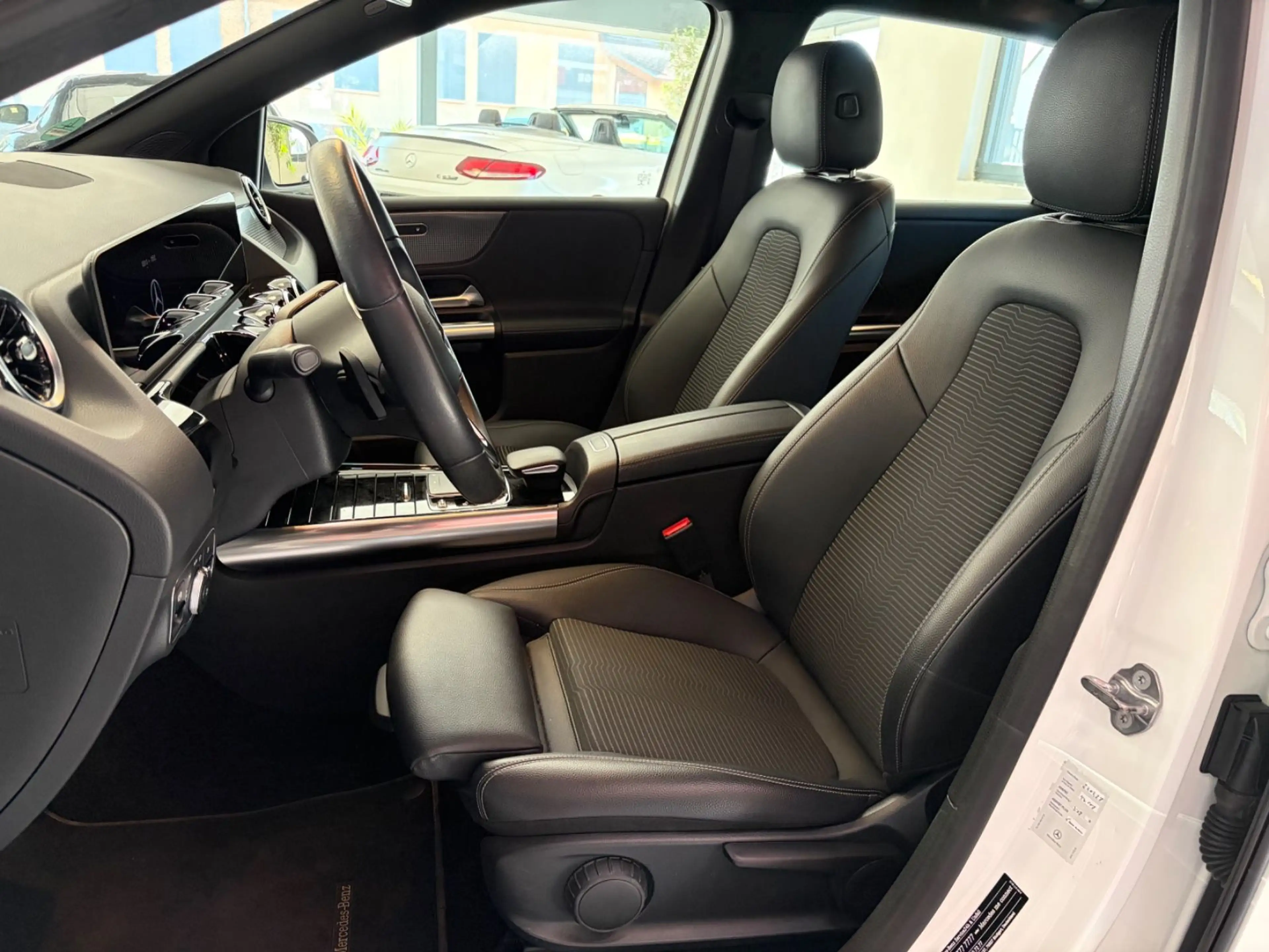 Mercedes-Benz B 220 4Matic — photo 11