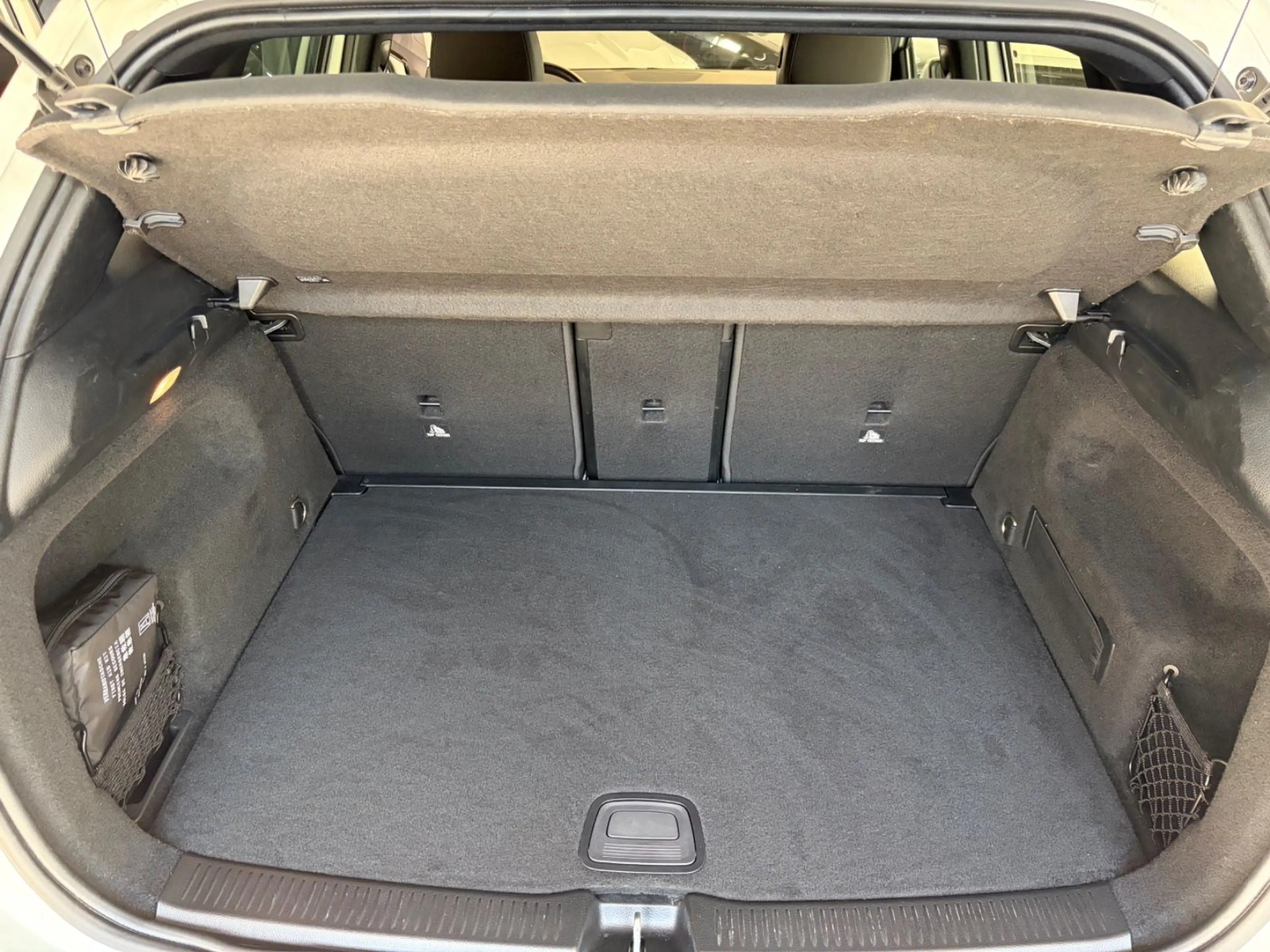 Mercedes-Benz B 220 4Matic — photo 14