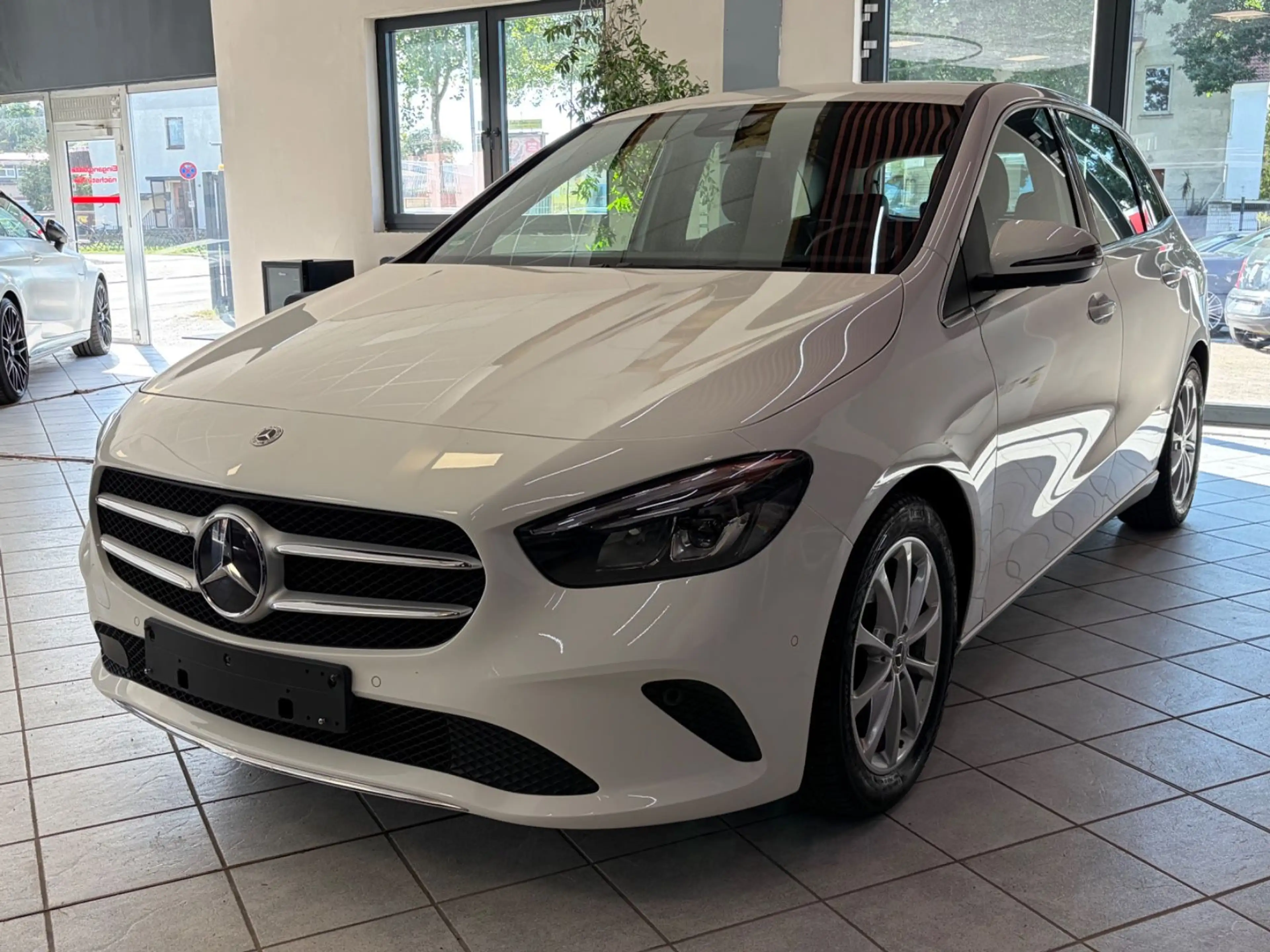 Mercedes-Benz B 220 4Matic — photo 3