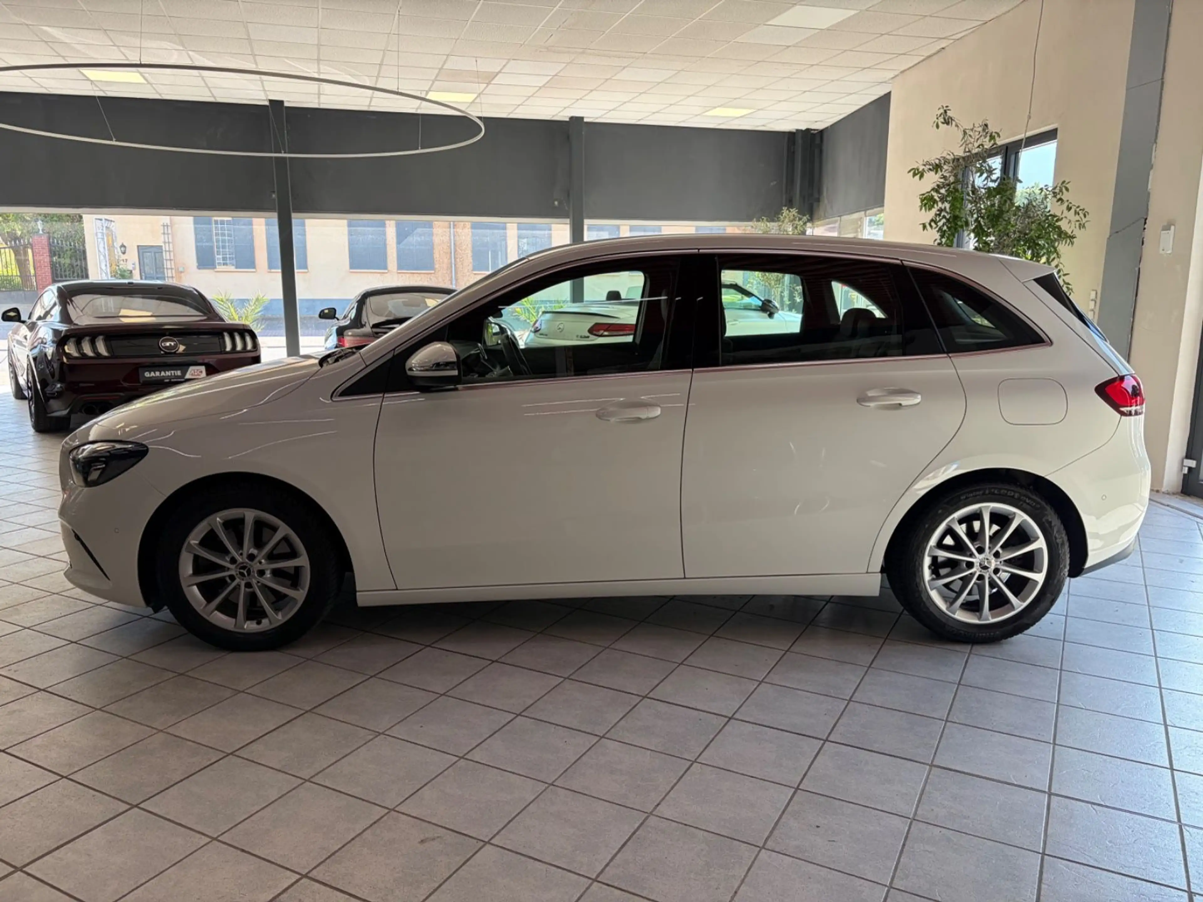 Mercedes-Benz B 220 4Matic — photo 9