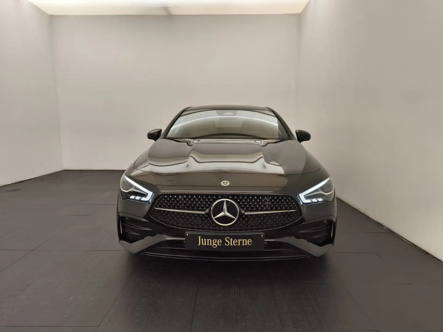 Mercedes-Benz CLA 200 CLA 200 Coupé AMG Standhzg Pano Burmester Night Schwarz - 2