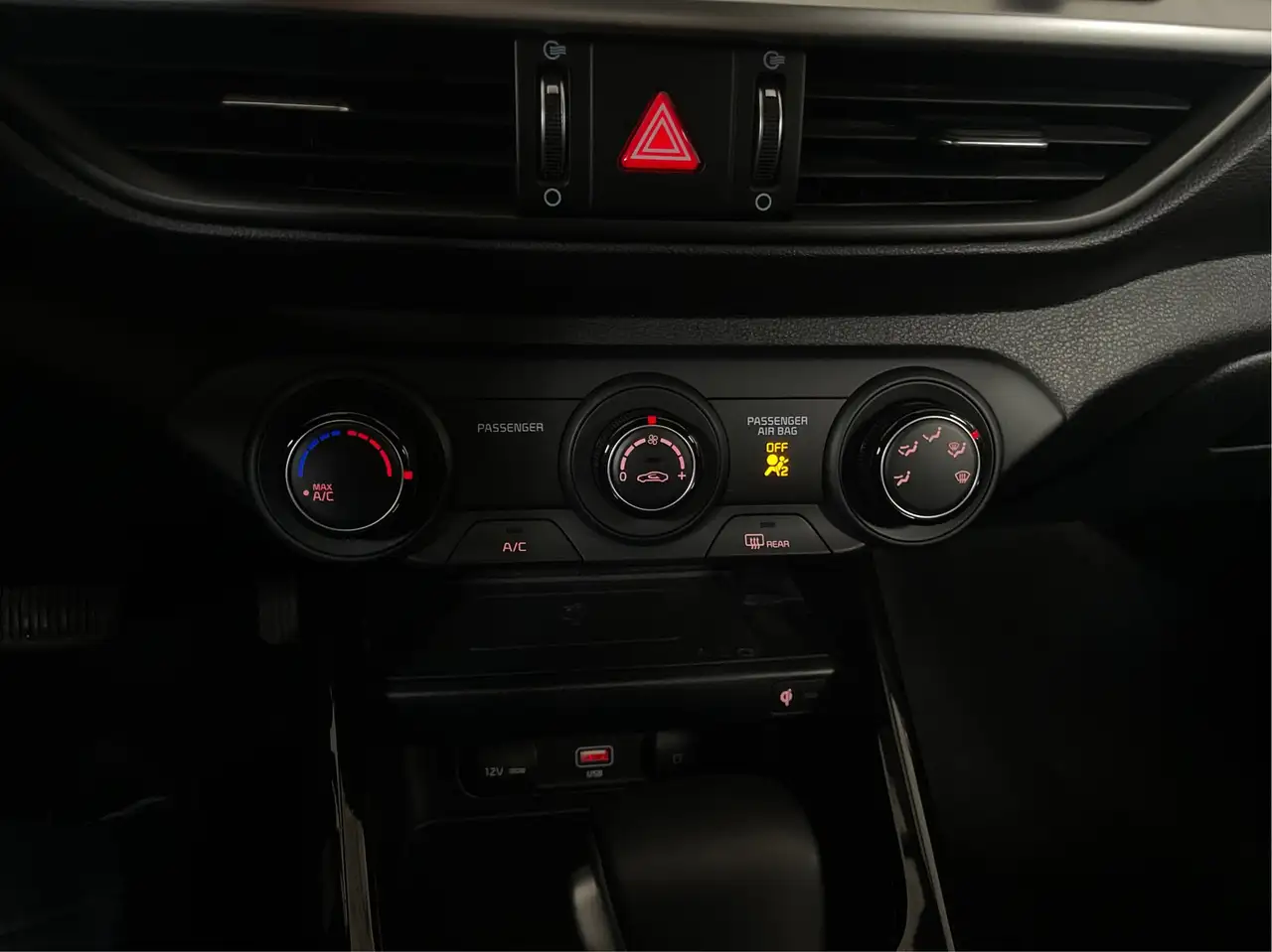 Kia Forte снимка Kia Forte
