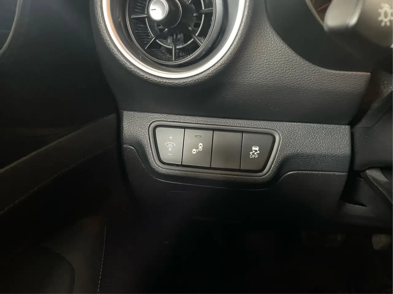 Kia Forte снимка Kia Forte