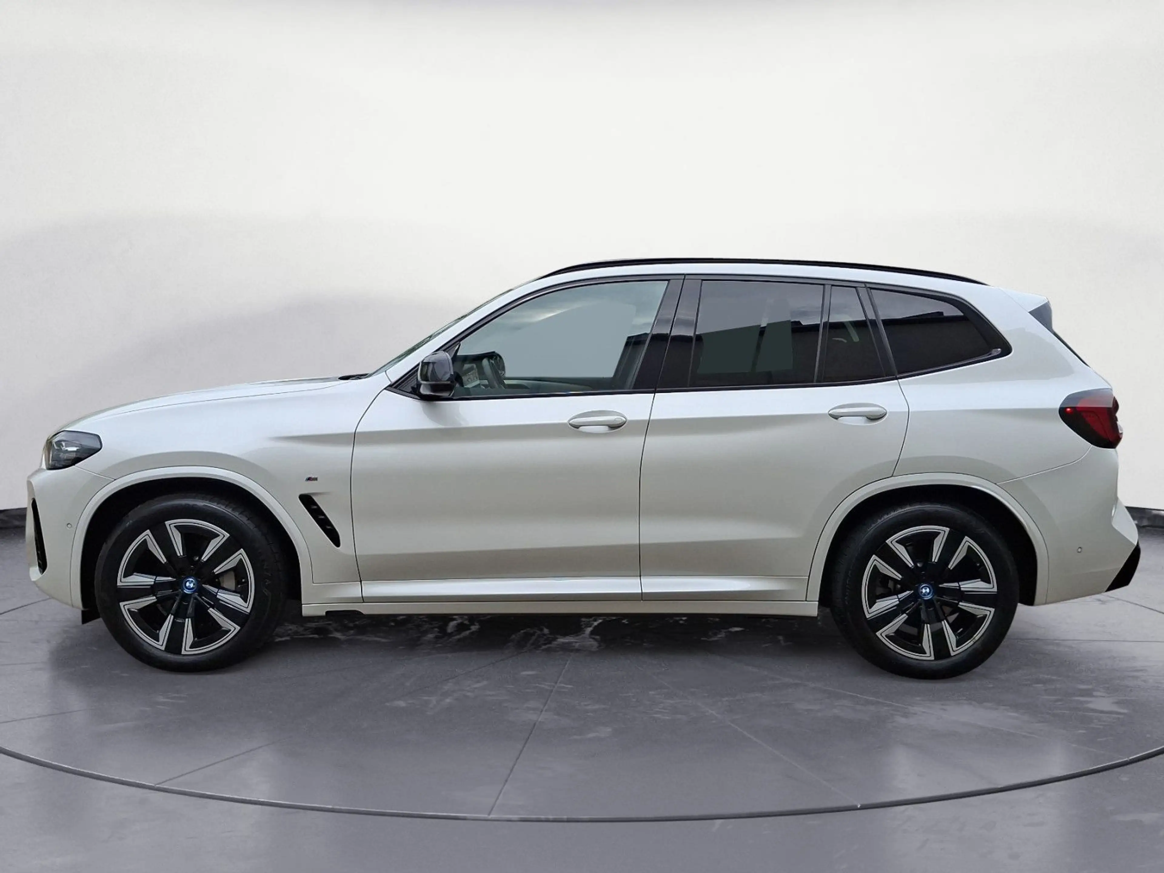 BMW iX3 INSPIRING EDC Klimaaut. AHK Sportsitze — photo 3
