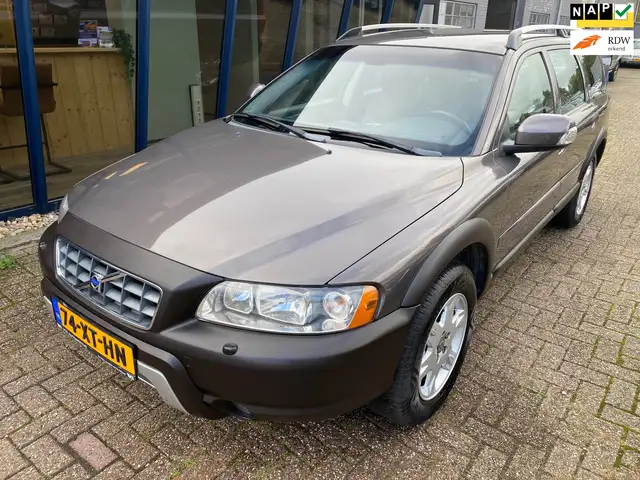 Volvo XC70 2.5 T Momentum AWD Automaat BTW / Youngtimer