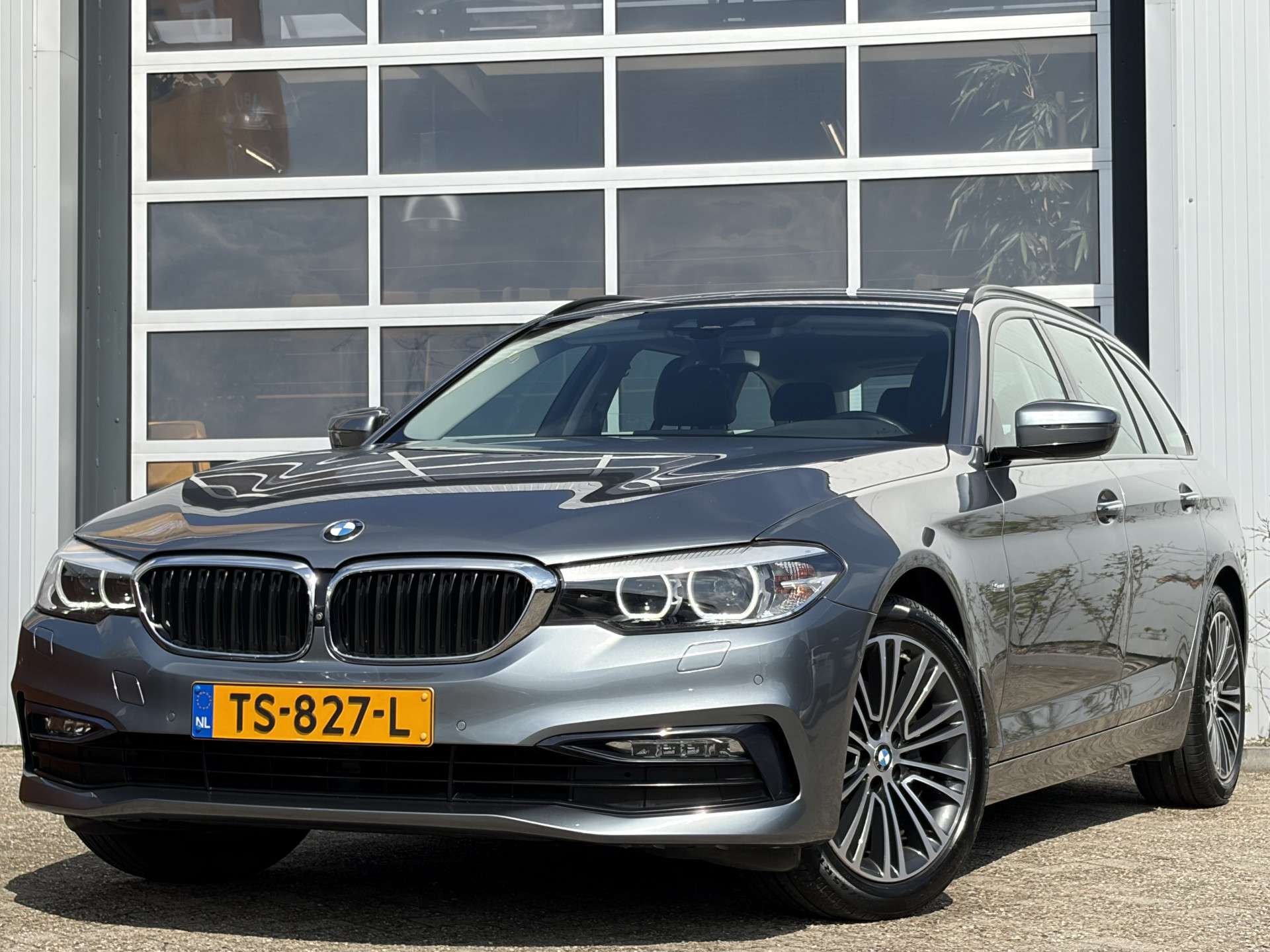 BMW 520