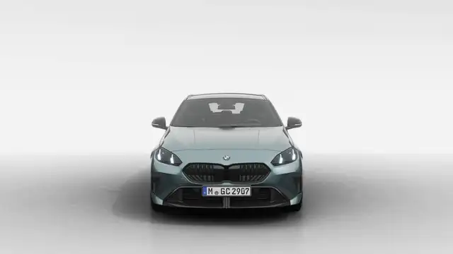 BMW 1 Series view 3