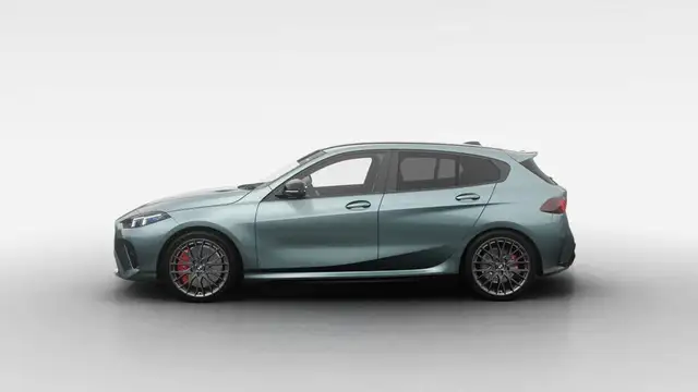 BMW 1 Series view 4