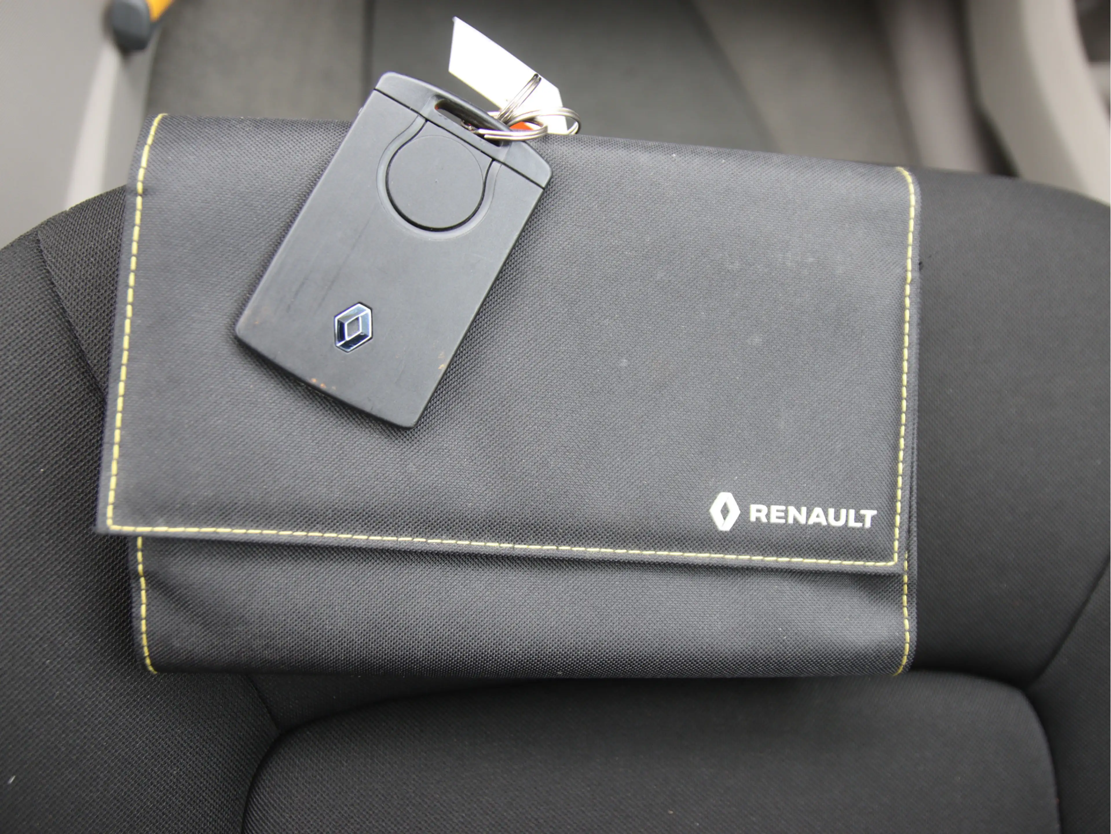 Renault ZOE R90 Life 41 kWh Koop accu, Navi, Climate, Keyless — photo 38
