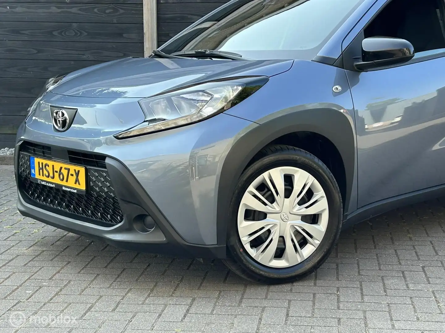Toyota Aygo X 1.0 VVT-i S-CVT AUTOMAAT Envy Clima / Camera / Car Grijs - 2
