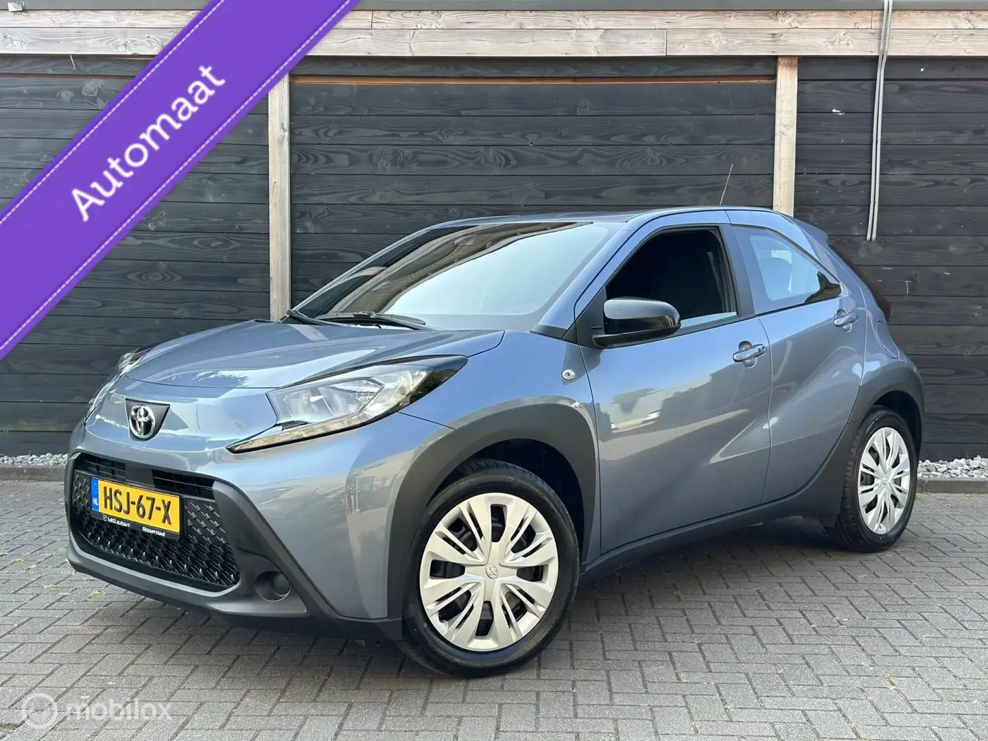 Toyota Aygo X 1.0 VVT-i S-CVT AUTOMAAT Envy Clima / Camera / Car Grijs - 1