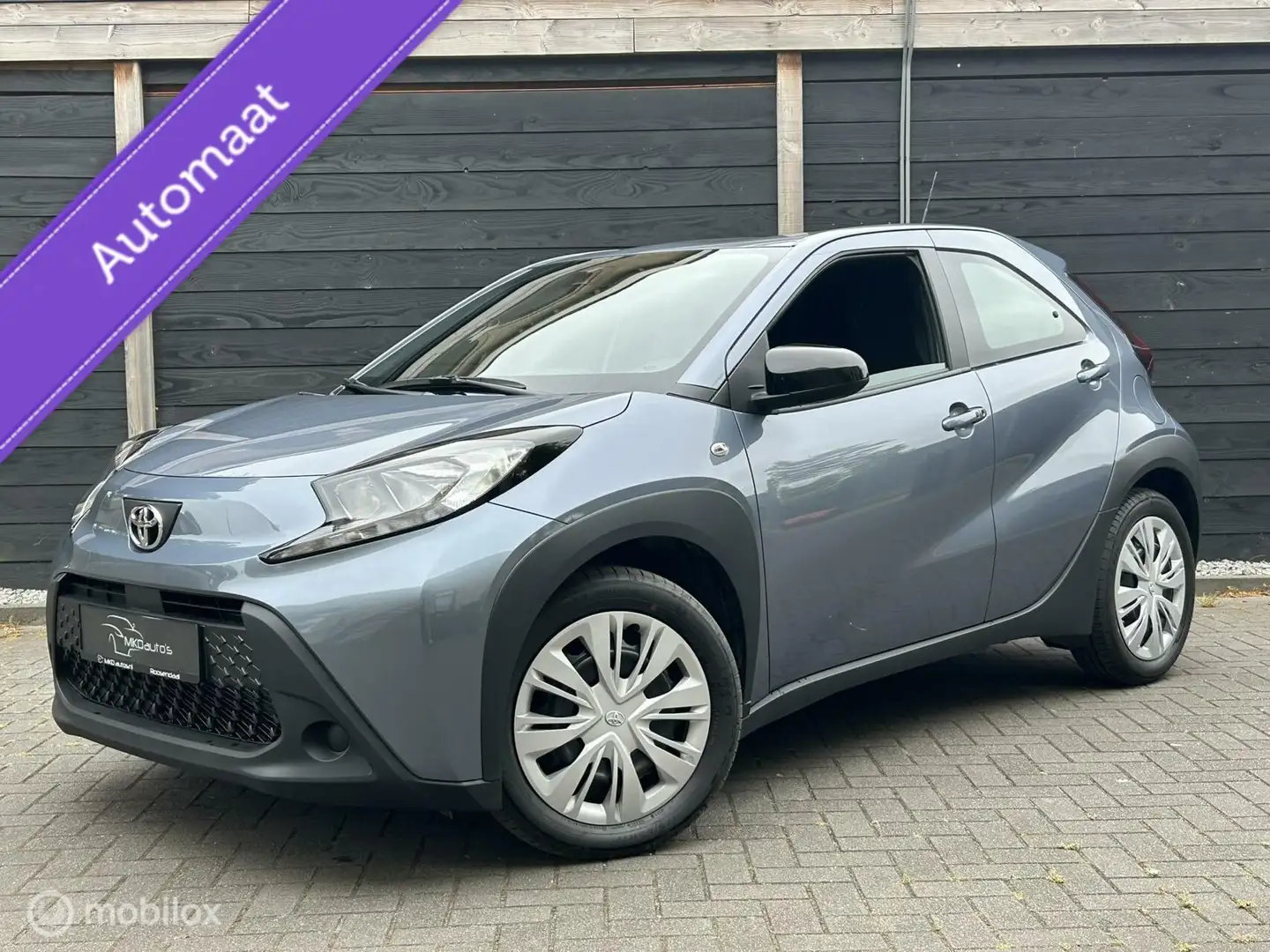 Toyota Aygo X 1.0 VVT-i S-CVT AUTOMAAT Envy Clima / Camera / Car Gris - 1