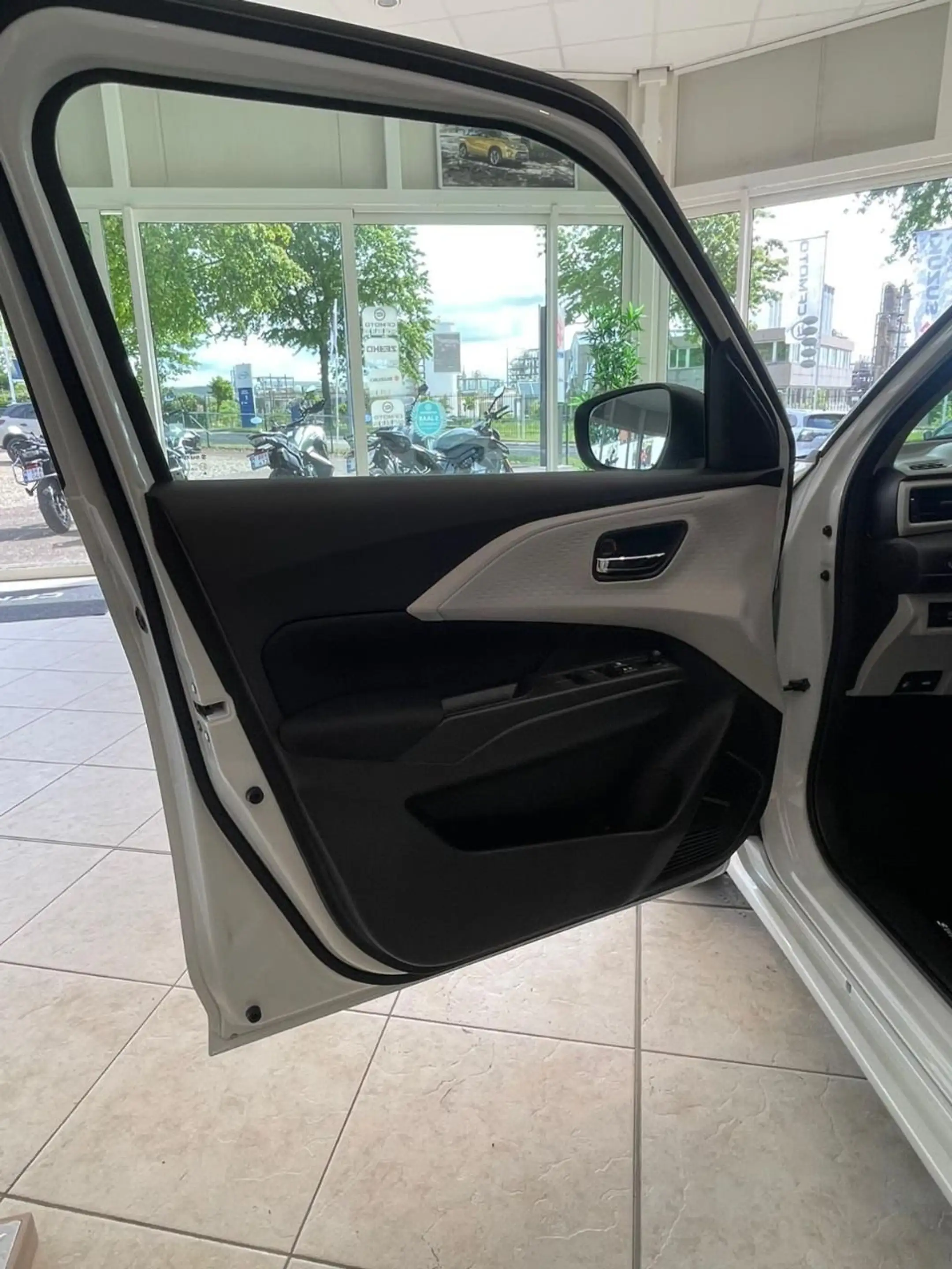 Suzuki Swift 1.2 Dualjet Hybrid 61 kW Club — photo 12