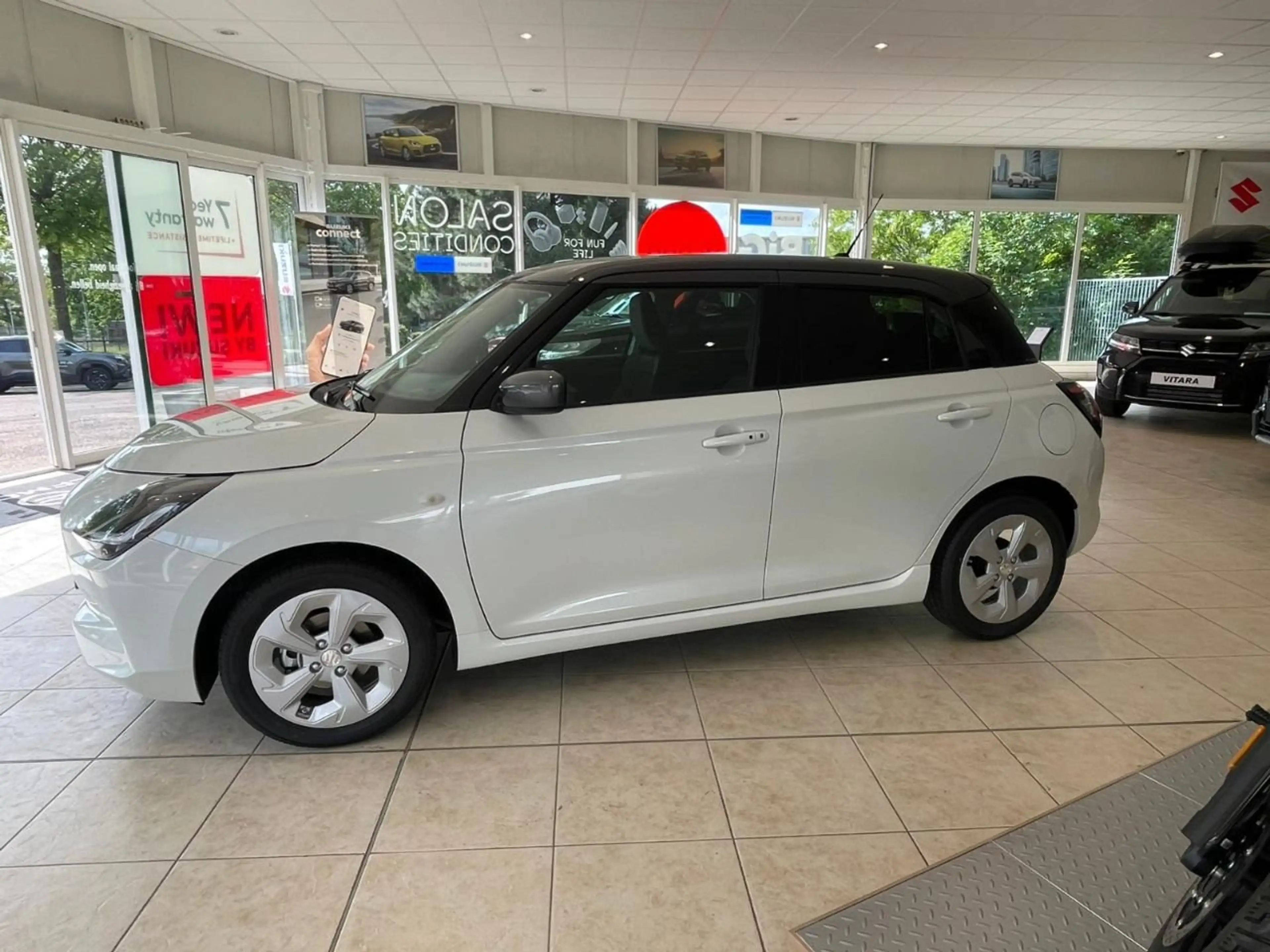 Suzuki Swift 1.2 Dualjet Hybrid 61 kW Club — photo 2