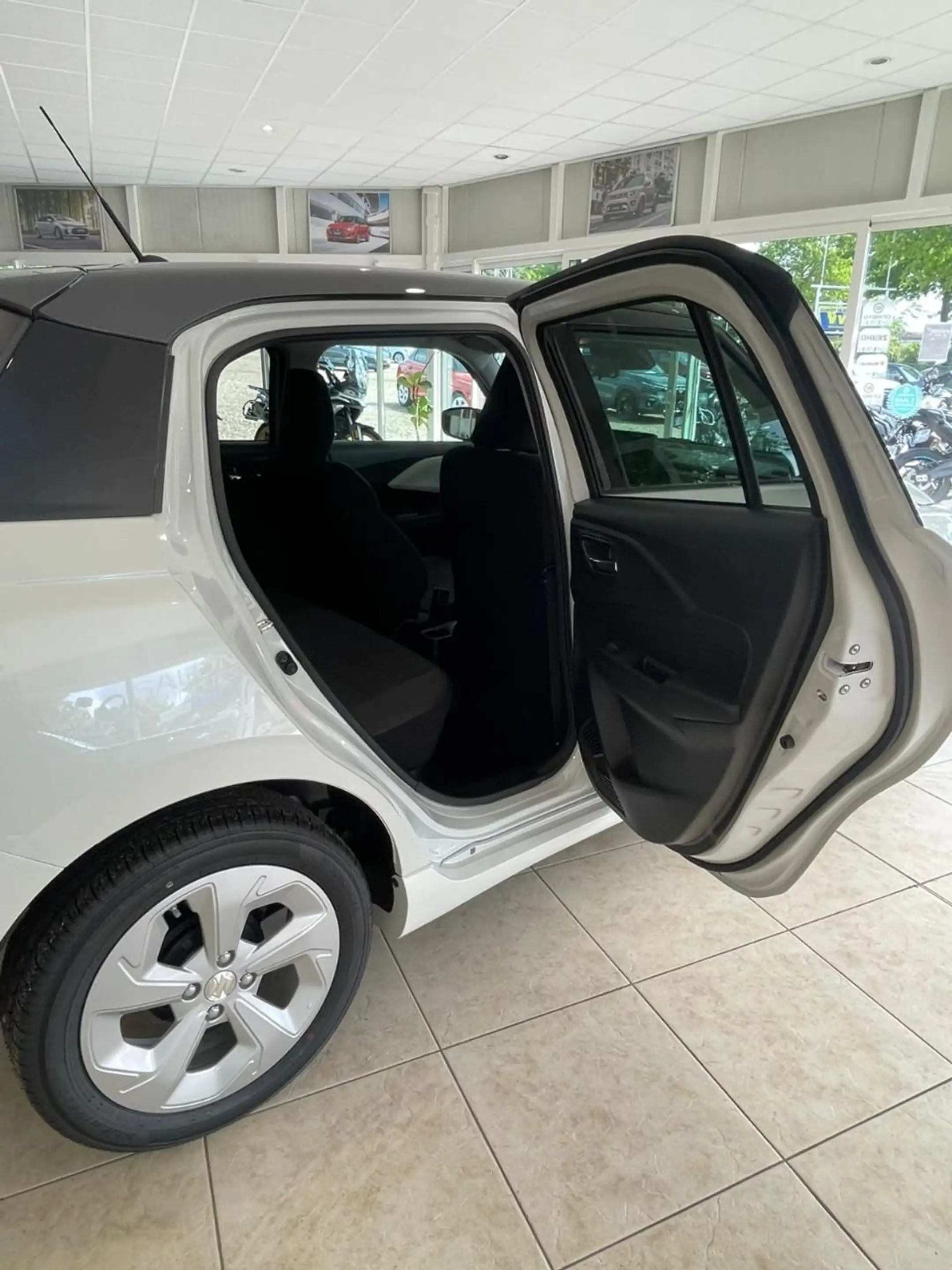 Suzuki Swift 1.2 Dualjet Hybrid 61 kW Club — photo 15