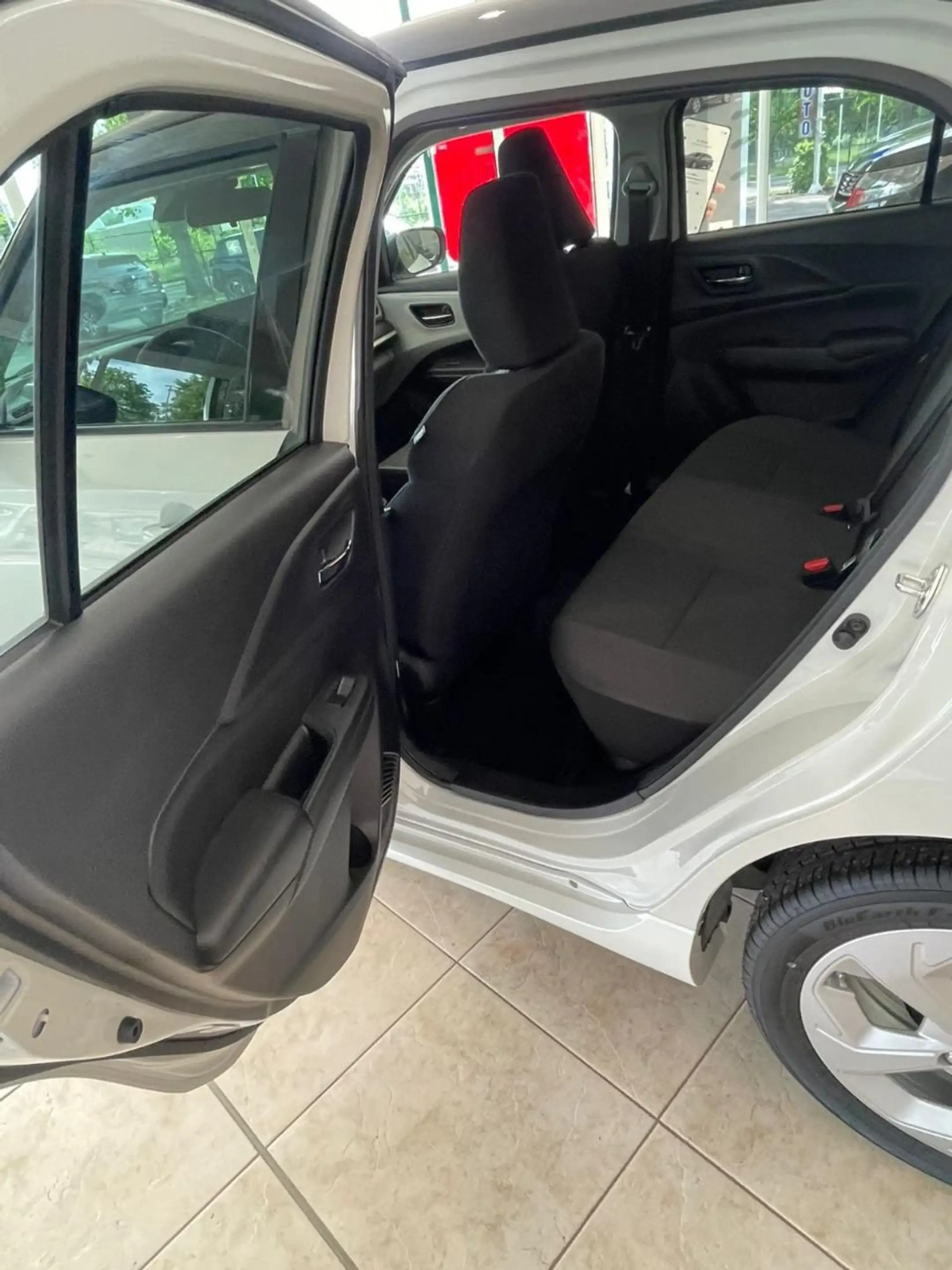 Suzuki Swift 1.2 Dualjet Hybrid 61 kW Club — photo 14