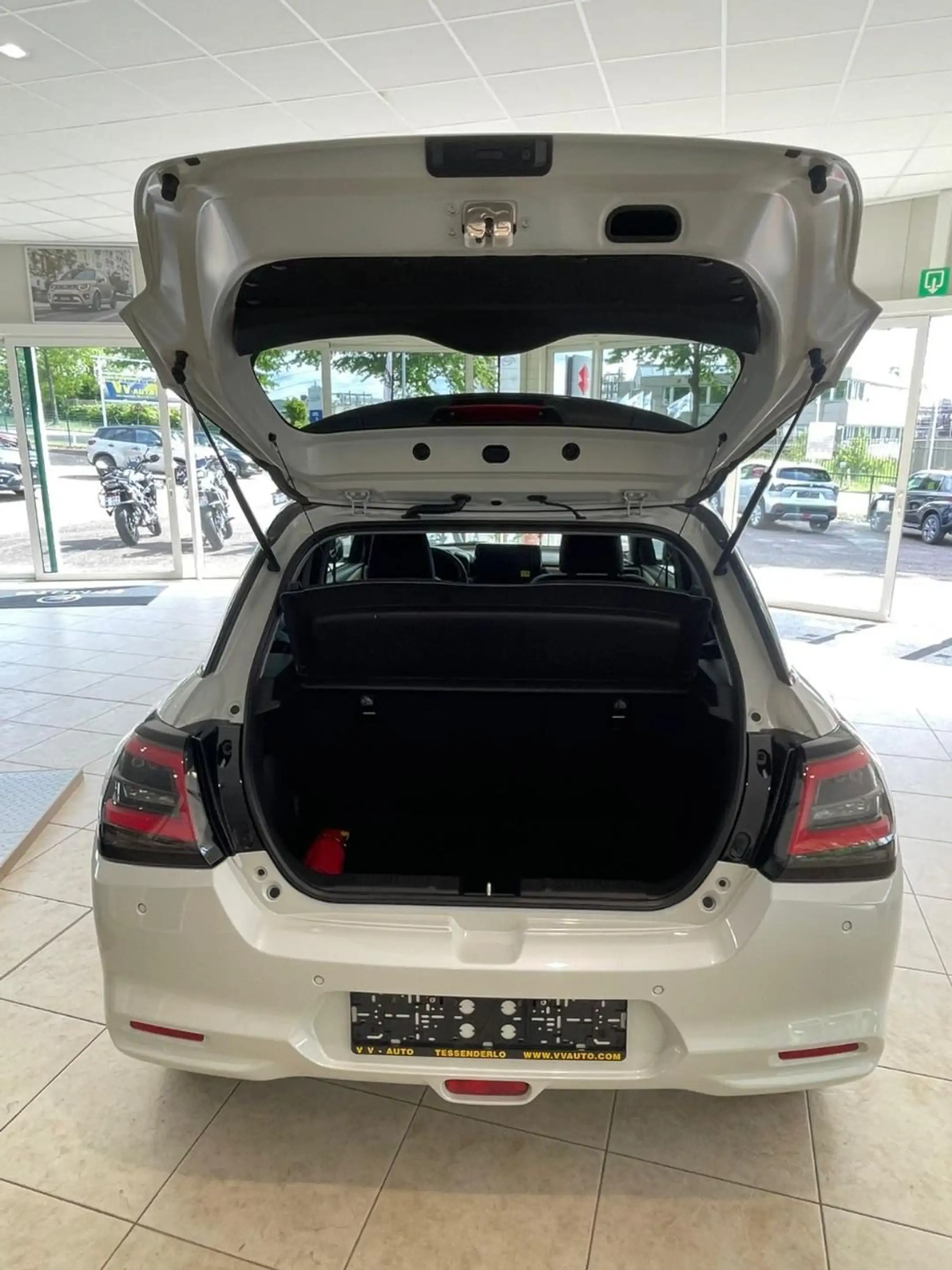 Suzuki Swift 1.2 Dualjet Hybrid 61 kW Club — photo 5