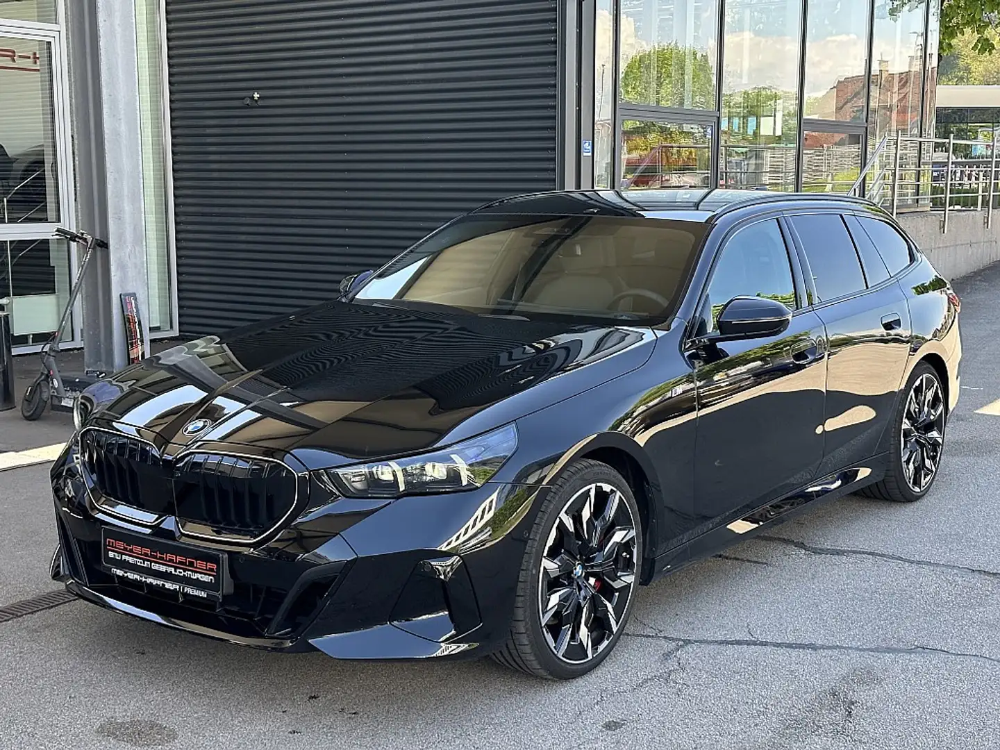 BMW 540 d Touring xDrive M-Paket Aut. / AHK / Bowers Wi... Schwarz - 1