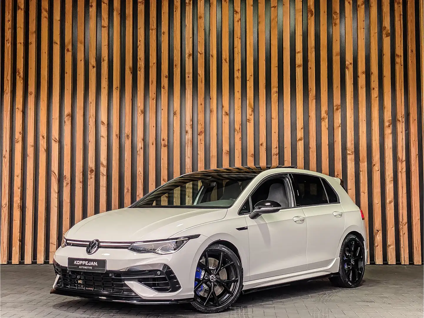 Volkswagen Golf 2.0 TSI R 320PK 4Motion | PANORAMADAK | MATRIX LED Wit - 2