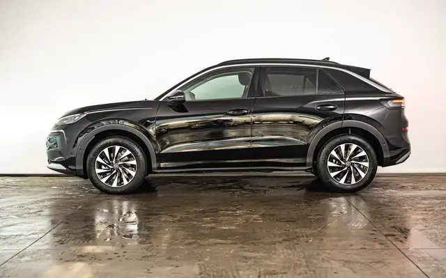 Volkswagen T-Roc view 2