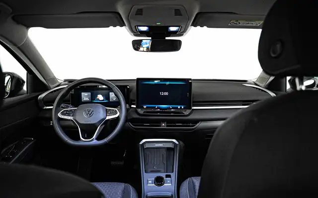 Volkswagen T-Roc view 10