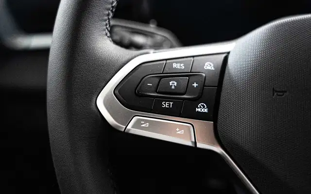 Volkswagen T-Roc view 12